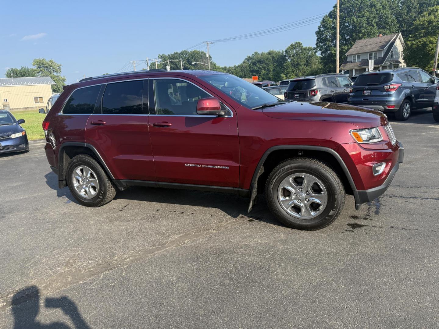 2016 Red /Black Jeep Grand Cherokee Laredo E 4WD (1C4RJFAG4GC) with an 3.6L V6 DOHC 24V engine, 8A transmission, located at 547 E. Main St., Orwell, OH, 44076, (440) 437-5893, 41.535435, -80.847855 - This One Owner 2016 Jeep Grand Cherokee Laredo E 4WD comes equipped with a 3.6L Pentastar V6 engine and an 8-speed automatic transmission, providing a solid balance of power and efficiency. It features a power driver's seat, dual-zone automatic climate control, a 5.0" touchscreen, a 7.0" gauge clust - Photo#3
