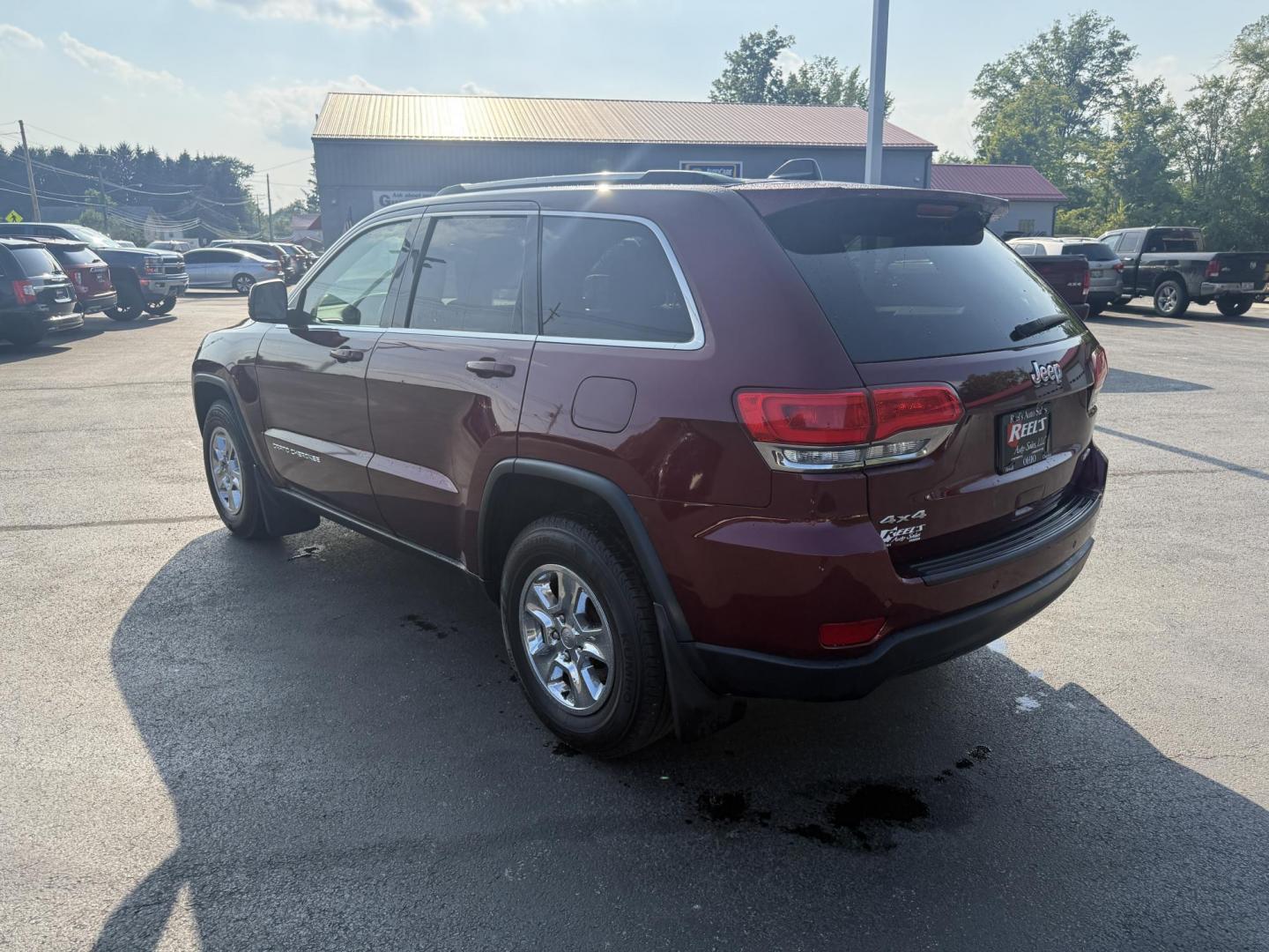 2016 Red /Black Jeep Grand Cherokee Laredo E 4WD (1C4RJFAG4GC) with an 3.6L V6 DOHC 24V engine, 8A transmission, located at 547 E. Main St., Orwell, OH, 44076, (440) 437-5893, 41.535435, -80.847855 - This One Owner 2016 Jeep Grand Cherokee Laredo E 4WD comes equipped with a 3.6L Pentastar V6 engine and an 8-speed automatic transmission, providing a solid balance of power and efficiency. It features a power driver's seat, dual-zone automatic climate control, a 5.0" touchscreen, a 7.0" gauge clust - Photo#9