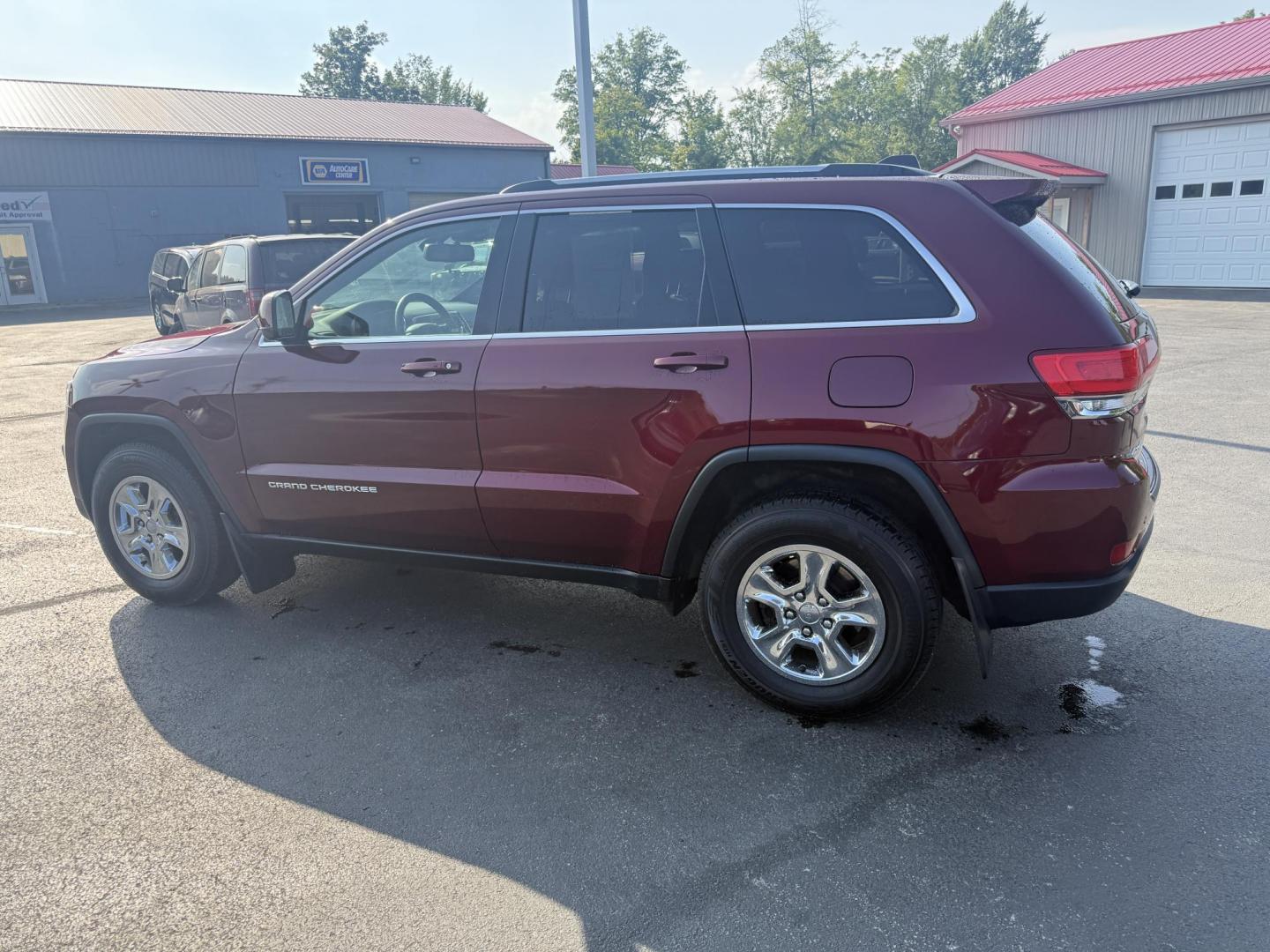 2016 Red /Black Jeep Grand Cherokee Laredo E 4WD (1C4RJFAG4GC) with an 3.6L V6 DOHC 24V engine, 8A transmission, located at 547 E. Main St., Orwell, OH, 44076, (440) 437-5893, 41.535435, -80.847855 - This One Owner 2016 Jeep Grand Cherokee Laredo E 4WD comes equipped with a 3.6L Pentastar V6 engine and an 8-speed automatic transmission, providing a solid balance of power and efficiency. It features a power driver's seat, dual-zone automatic climate control, a 5.0" touchscreen, a 7.0" gauge clust - Photo#10