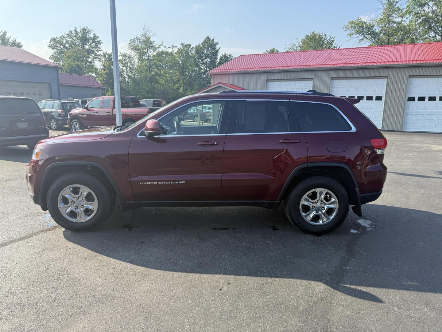 2016 Red /Black Jeep Grand Cherokee Laredo E 4WD (1C4RJFAG4GC) with an 3.6L V6 DOHC 24V engine, 8A transmission, located at 547 E. Main St., Orwell, OH, 44076, (440) 437-5893, 41.535435, -80.847855 - This One Owner 2016 Jeep Grand Cherokee Laredo E 4WD comes equipped with a 3.6L Pentastar V6 engine and an 8-speed automatic transmission, providing a solid balance of power and efficiency. It features a power driver's seat, dual-zone automatic climate control, a 5.0" touchscreen, a 7.0" gauge clust - Photo#12