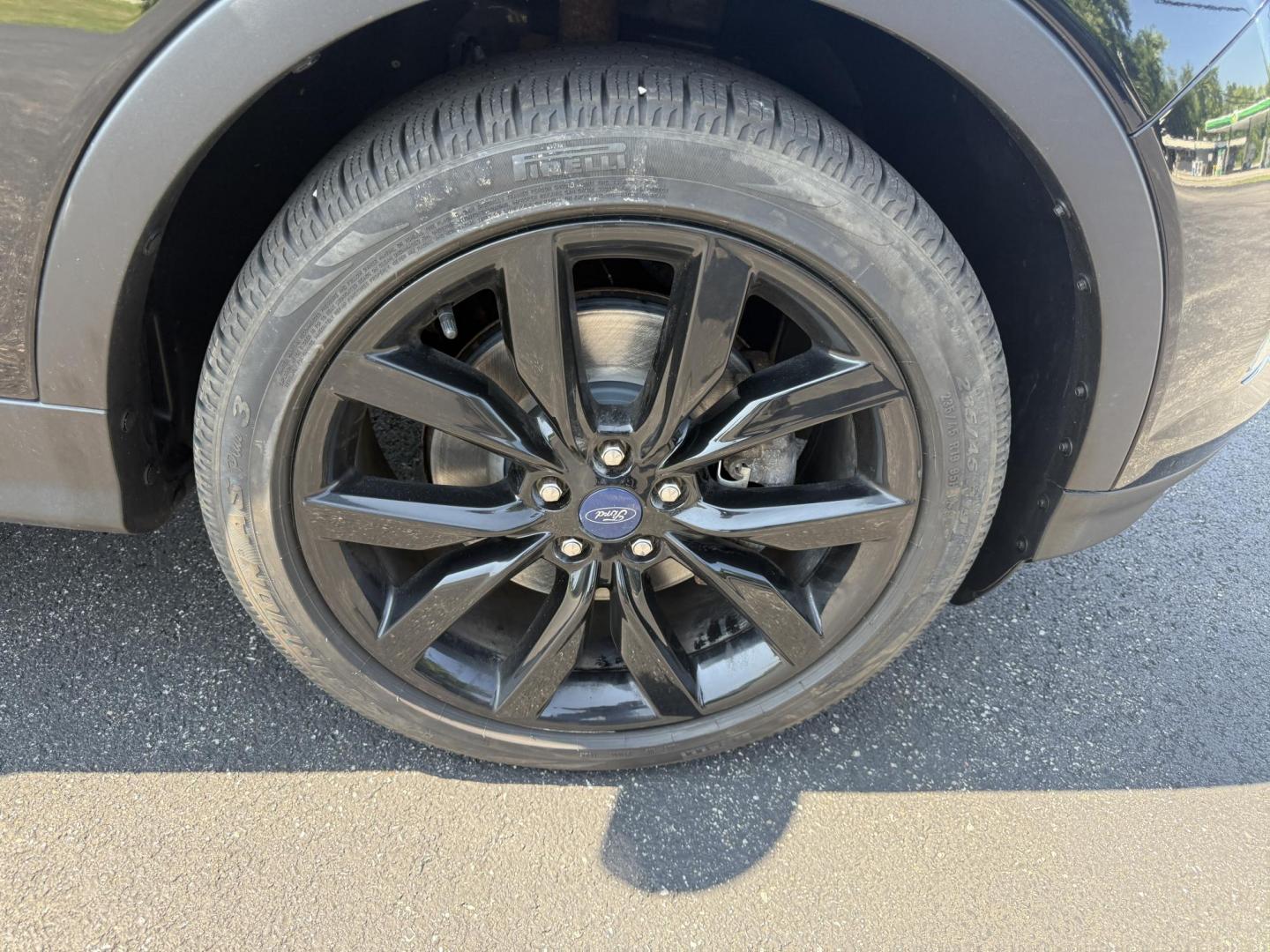 2018 Black /Black Ford Escape SE 4WD (1FMCU9GD6JU) with an 1.5L I4 DOHC 16V Turbo engine, 6A transmission, located at 547 E. Main St., Orwell, OH, 44076, (440) 437-5893, 41.535435, -80.847855 - This 2018 Ford Escape SE 4WD features a 1.5L turbocharged EcoBoost I4 engine paired with a 6-speed automatic transmission, delivering a good balance of power and efficiency (up to 28 MPG highway). It offers comfort and convenience with a power driver’s seat, heated front seats, dual-zone automatic - Photo#4