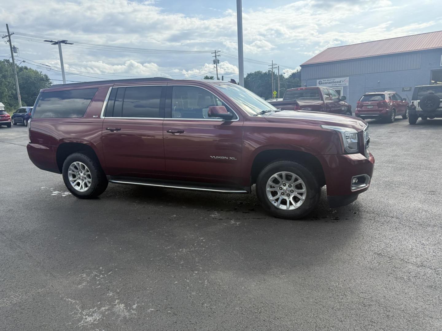 2016 Red /Black GMC Yukon XL SLT 4WD (1GKS2GKCXGR) with an 5.3L V8 OHV 16V engine, 6A transmission, located at 547 E. Main St., Orwell, OH, 44076, (440) 437-5893, 41.535435, -80.847855 - Photo#3