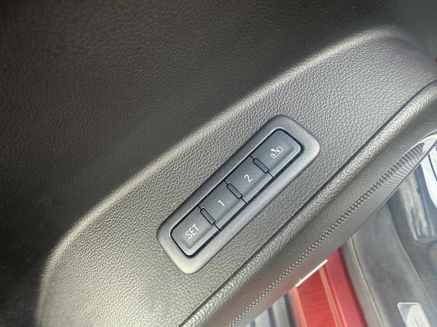 2016 Red /Black GMC Yukon XL SLT 4WD (1GKS2GKCXGR) with an 5.3L V8 OHV 16V engine, 6A transmission, located at 547 E. Main St., Orwell, OH, 44076, (440) 437-5893, 41.535435, -80.847855 - Photo#19