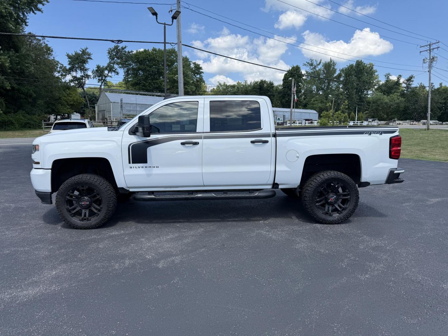 2018 White /Gray Chevrolet Silverado 1500 Custom Crew Cab 4WD (3GCUKPEC7JG) with an 5.3L V8 OHV 16V engine, 6A transmission, located at 11115 Chardon Rd. , Chardon, OH, 44024, (440) 214-9705, 41.580246, -81.241943 - This One Owner 2018 Chevrolet Silverado 1500 Custom Crew Cab with the 5.3L EcoTec3 V8 engine and 6-speed automatic transmission offers solid performance, featuring 3.42 rear axle gearing and the G80 automatic locking rear differential for enhanced traction. With a towing capacity of 9,100 pounds, it - Photo#13