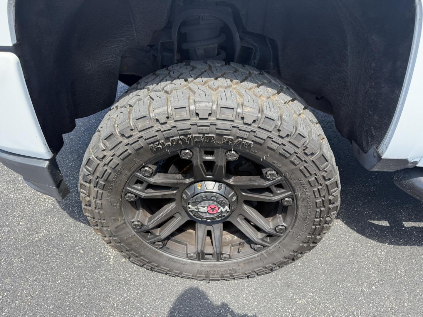2018 White /Gray Chevrolet Silverado 1500 Custom Crew Cab 4WD (3GCUKPEC7JG) with an 5.3L V8 OHV 16V engine, 6A transmission, located at 11115 Chardon Rd. , Chardon, OH, 44024, (440) 214-9705, 41.580246, -81.241943 - This One Owner 2018 Chevrolet Silverado 1500 Custom Crew Cab with the 5.3L EcoTec3 V8 engine and 6-speed automatic transmission offers solid performance, featuring 3.42 rear axle gearing and the G80 automatic locking rear differential for enhanced traction. With a towing capacity of 9,100 pounds, it - Photo#14