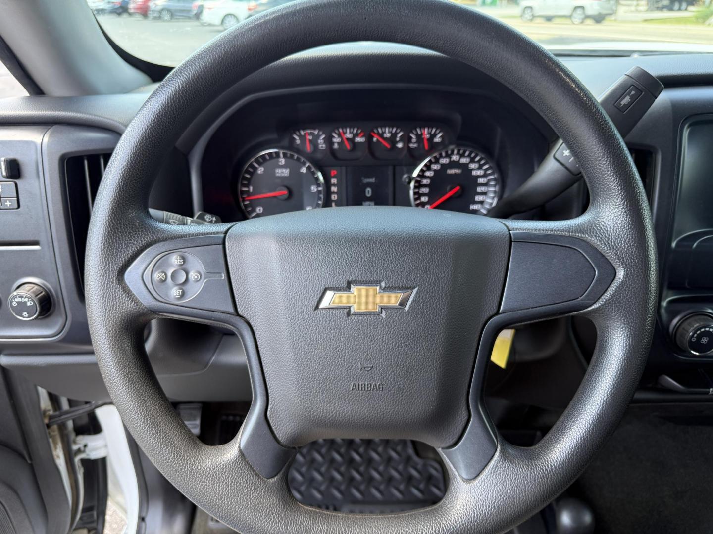 2018 White /Gray Chevrolet Silverado 1500 Custom Crew Cab 4WD (3GCUKPEC7JG) with an 5.3L V8 OHV 16V engine, 6A transmission, located at 11115 Chardon Rd. , Chardon, OH, 44024, (440) 214-9705, 41.580246, -81.241943 - This One Owner 2018 Chevrolet Silverado 1500 Custom Crew Cab with the 5.3L EcoTec3 V8 engine and 6-speed automatic transmission offers solid performance, featuring 3.42 rear axle gearing and the G80 automatic locking rear differential for enhanced traction. With a towing capacity of 9,100 pounds, it - Photo#25