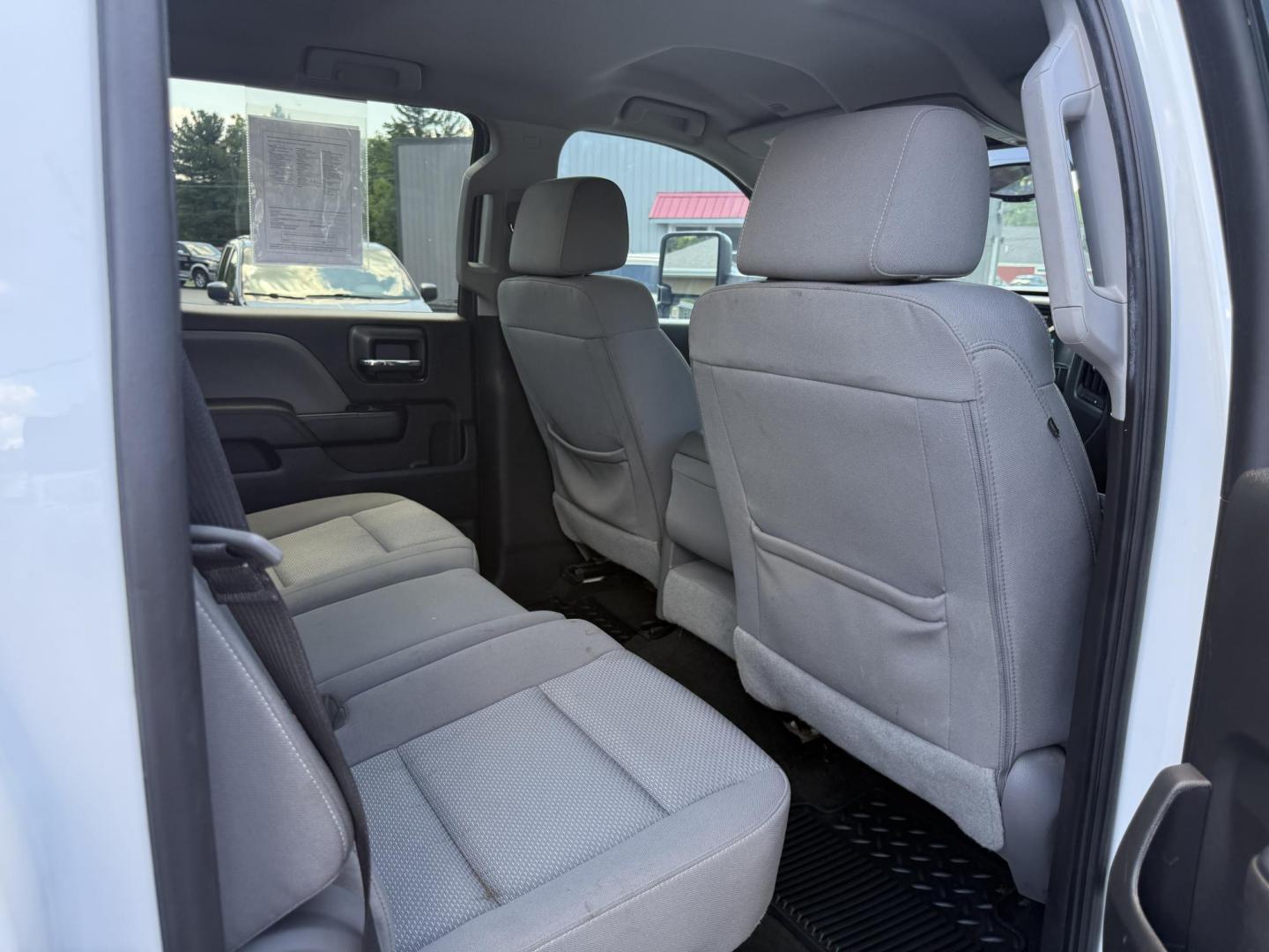 2018 White /Gray Chevrolet Silverado 1500 Custom Crew Cab 4WD (3GCUKPEC7JG) with an 5.3L V8 OHV 16V engine, 6A transmission, located at 11115 Chardon Rd. , Chardon, OH, 44024, (440) 214-9705, 41.580246, -81.241943 - This One Owner 2018 Chevrolet Silverado 1500 Custom Crew Cab with the 5.3L EcoTec3 V8 engine and 6-speed automatic transmission offers solid performance, featuring 3.42 rear axle gearing and the G80 automatic locking rear differential for enhanced traction. With a towing capacity of 9,100 pounds, it - Photo#32
