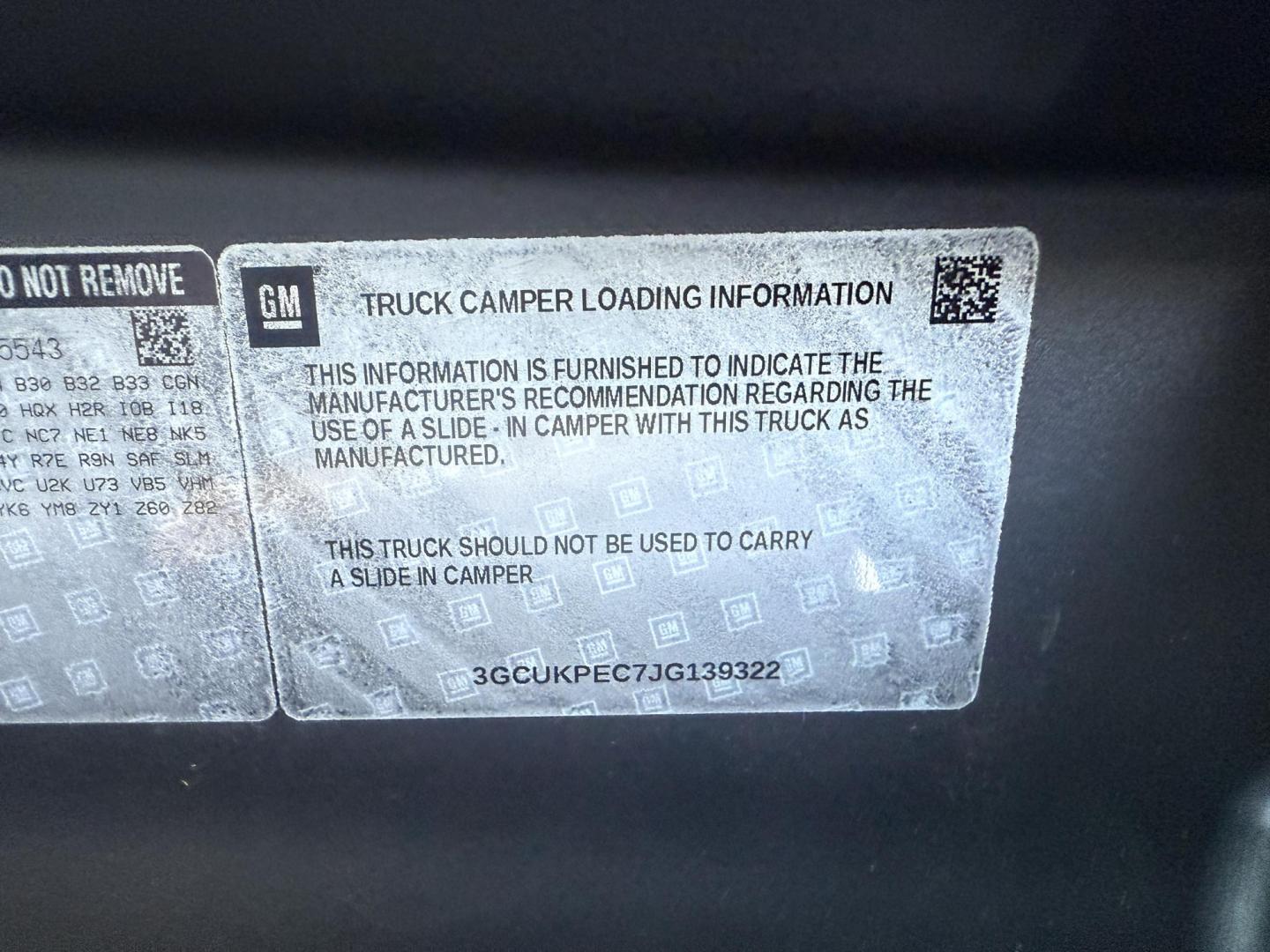 2018 White /Gray Chevrolet Silverado 1500 Custom Crew Cab 4WD (3GCUKPEC7JG) with an 5.3L V8 OHV 16V engine, 6A transmission, located at 11115 Chardon Rd. , Chardon, OH, 44024, (440) 214-9705, 41.580246, -81.241943 - This One Owner 2018 Chevrolet Silverado 1500 Custom Crew Cab with the 5.3L EcoTec3 V8 engine and 6-speed automatic transmission offers solid performance, featuring 3.42 rear axle gearing and the G80 automatic locking rear differential for enhanced traction. With a towing capacity of 9,100 pounds, it - Photo#37