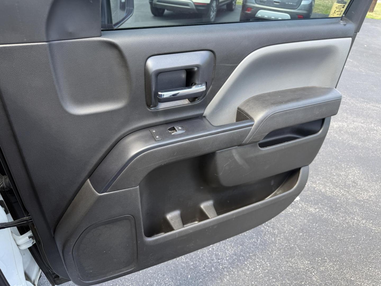 2018 White /Gray Chevrolet Silverado 1500 Custom Crew Cab 4WD (3GCUKPEC7JG) with an 5.3L V8 OHV 16V engine, 6A transmission, located at 11115 Chardon Rd. , Chardon, OH, 44024, (440) 214-9705, 41.580246, -81.241943 - This One Owner 2018 Chevrolet Silverado 1500 Custom Crew Cab with the 5.3L EcoTec3 V8 engine and 6-speed automatic transmission offers solid performance, featuring 3.42 rear axle gearing and the G80 automatic locking rear differential for enhanced traction. With a towing capacity of 9,100 pounds, it - Photo#39