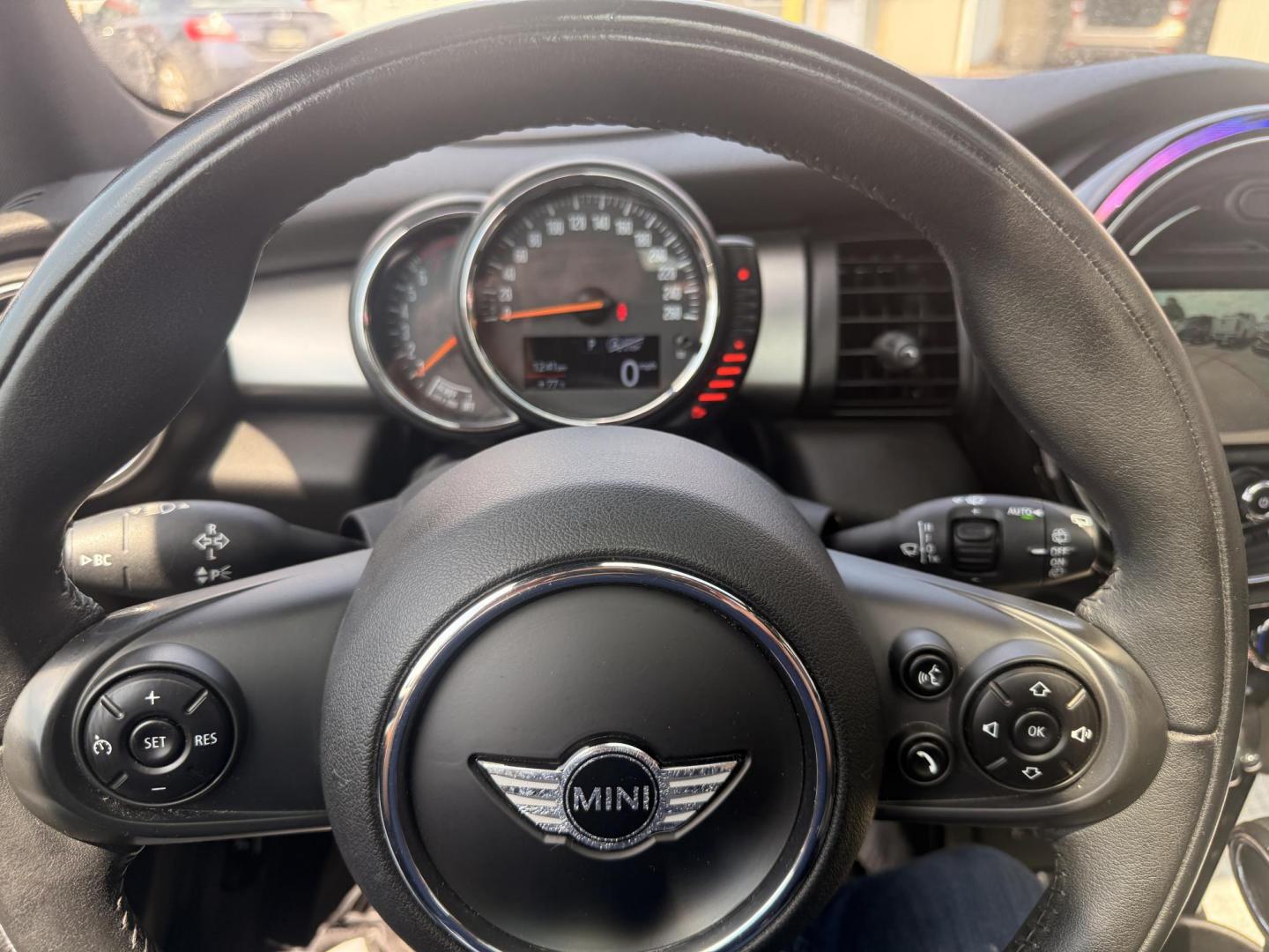 2015 White /Black Mini Cooper S (WMWXP7C56FT) with an 2.0L I4 DOHC 16V TURBO engine, 6 Speed Auto transmission, located at 547 E. Main St., Orwell, OH, 44076, (440) 437-5893, 41.535435, -80.847855 - This 2015 Mini Cooper S is a well-equipped, sporty hatchback featuring a 2.0L turbocharged inline-4 engine paired with a 6-speed automatic transmission. It boasts a premium leather interior, an 8.0" touchscreen with navigation, backup camera and sensors, a heads-up display, and heated front seats. A - Photo#23