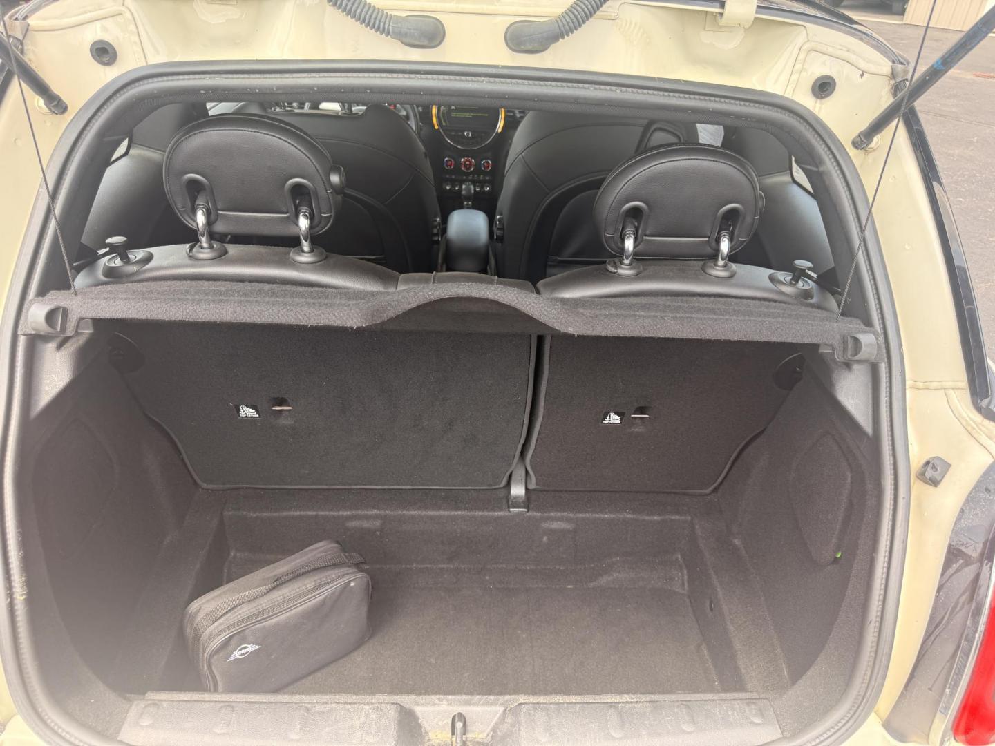2015 White /Black Mini Cooper S (WMWXP7C56FT) with an 2.0L I4 DOHC 16V TURBO engine, 6 Speed Auto transmission, located at 547 E. Main St., Orwell, OH, 44076, (440) 437-5893, 41.535435, -80.847855 - This 2015 Mini Cooper S is a well-equipped, sporty hatchback featuring a 2.0L turbocharged inline-4 engine paired with a 6-speed automatic transmission. It boasts a premium leather interior, an 8.0" touchscreen with navigation, backup camera and sensors, a heads-up display, and heated front seats. A - Photo#33