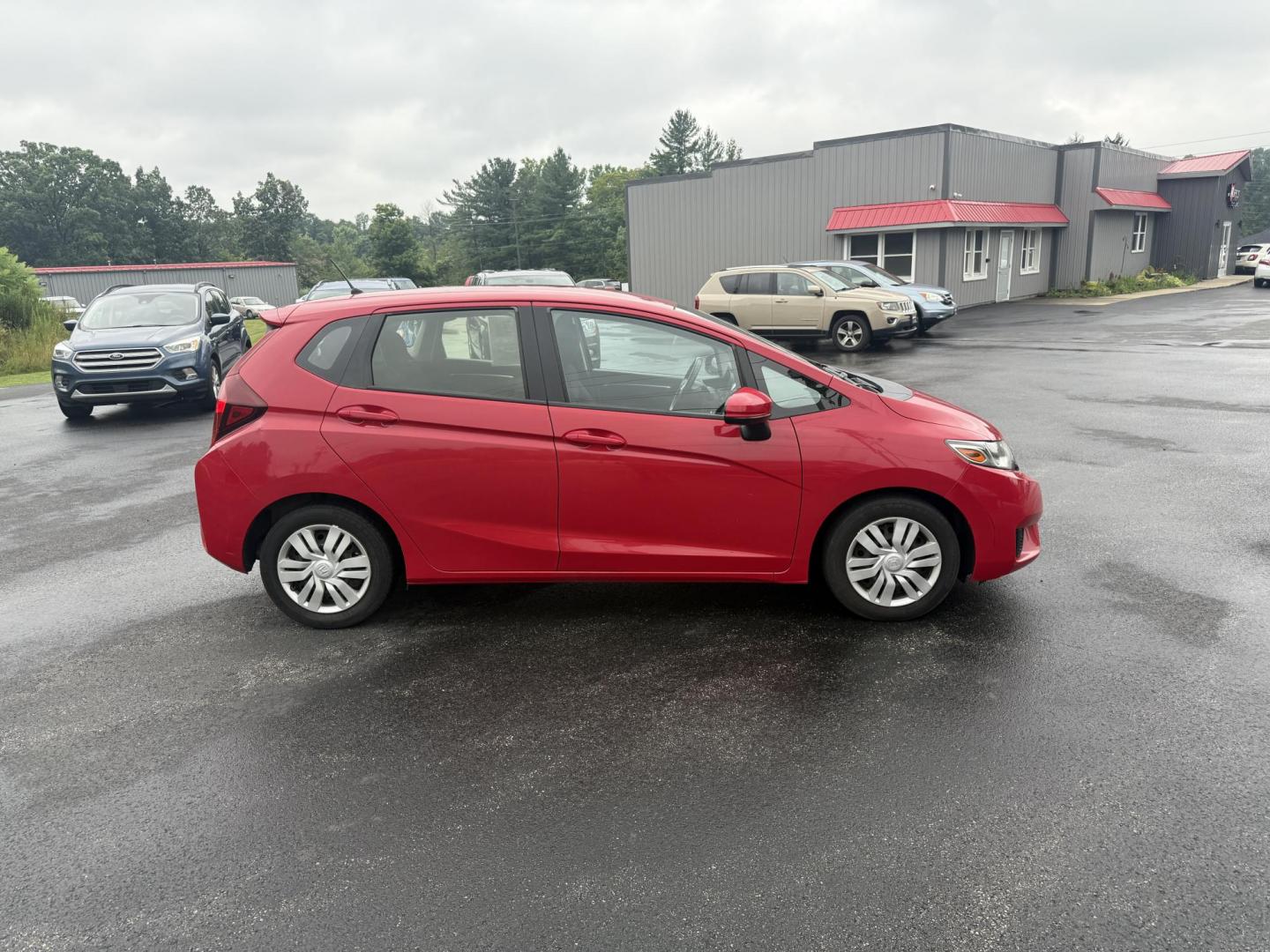 2016 Red /Black Honda Fit LX CVT (JHMGK5H55GX) with an 1.5L I4 SOHC 16V engine, Automatic transmission, located at 11115 Chardon Rd. , Chardon, OH, 44024, (440) 214-9705, 41.580246, -81.241943 - This One Owner 2016 Honda Fit LX is a practical and efficient subcompact hatchback powered by a 1.5L inline-4 engine, delivering impressive fuel economy of up to 40 MPG on the highway. It features a 5.0" center screen, backup camera, daytime running lights, ECO mode for enhanced efficiency, and spor - Photo#5