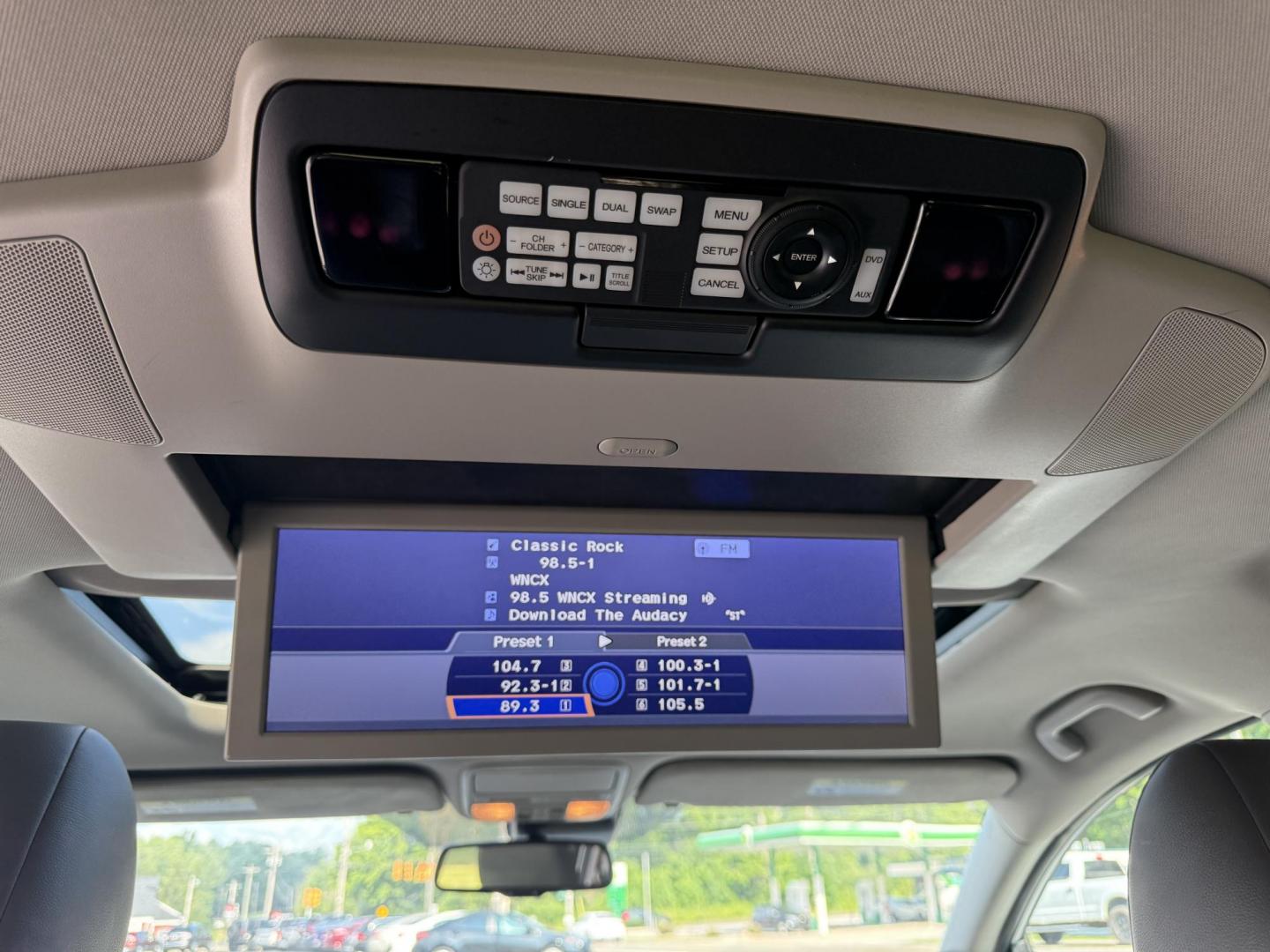 2014 White /Gray Honda Odyssey Touring Elite (5FNRL5H91EB) with an 3.5L V6 SOHC 24V engine, 6-Speed Automatic transmission, located at 11115 Chardon Rd. , Chardon, OH, 44024, (440) 214-9705, 41.580246, -81.241943 - This 2014 Honda Odyssey Touring Elite is a well-equipped minivan featuring a 3.5-liter V6 engine paired with a 6-speed automatic transmission, offering smooth performance and reliable power. It boasts a luxurious leather interior with power and heated front seats, tri-zone automatic climate control - Photo#40