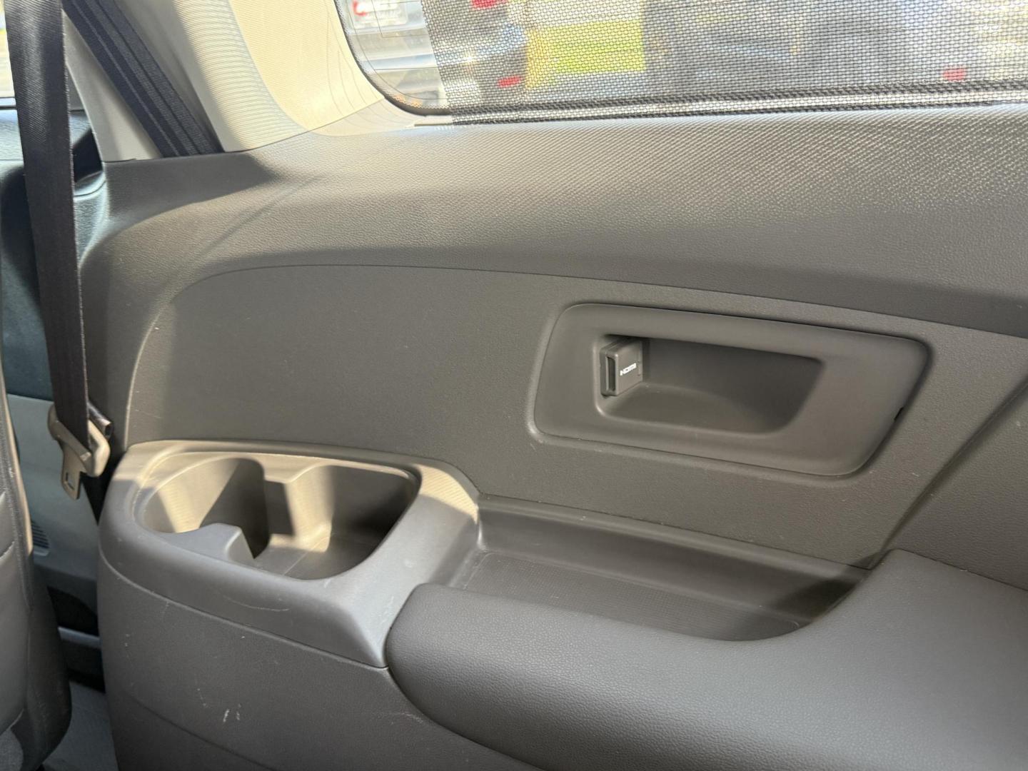 2014 White /Gray Honda Odyssey Touring Elite (5FNRL5H91EB) with an 3.5L V6 SOHC 24V engine, 6-Speed Automatic transmission, located at 11115 Chardon Rd. , Chardon, OH, 44024, (440) 214-9705, 41.580246, -81.241943 - This 2014 Honda Odyssey Touring Elite is a well-equipped minivan featuring a 3.5-liter V6 engine paired with a 6-speed automatic transmission, offering smooth performance and reliable power. It boasts a luxurious leather interior with power and heated front seats, tri-zone automatic climate control - Photo#44