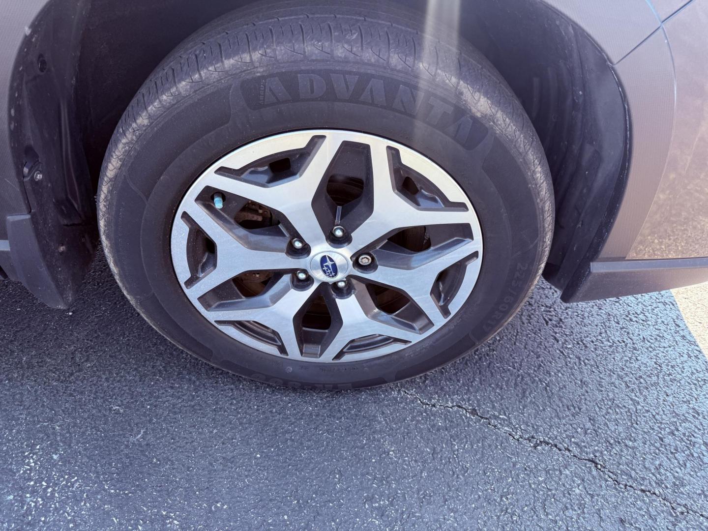 2019 Gray /Black Subaru Forester Premium (JF2SKAEC0KH) with an 2.5L H4 DOHC 16V engine, Automatic transmission, located at 547 E. Main St., Orwell, OH, 44076, (440) 437-5893, 41.535435, -80.847855 - Photo#4