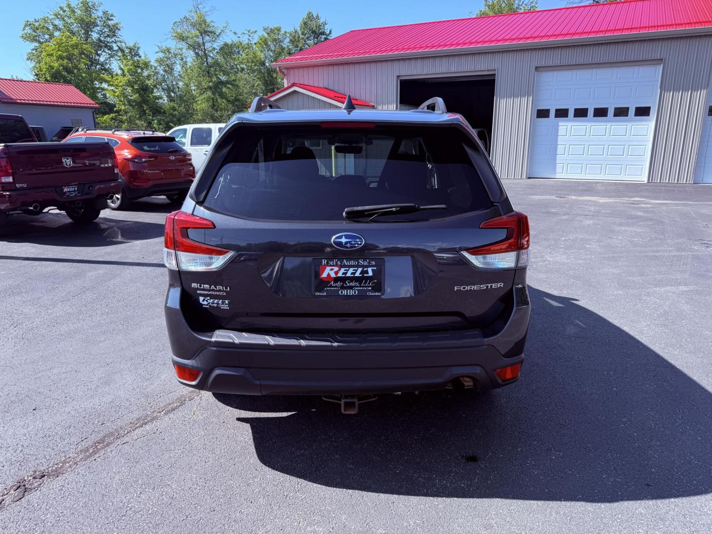 2019 Gray /Black Subaru Forester Premium (JF2SKAEC0KH) with an 2.5L H4 DOHC 16V engine, Automatic transmission, located at 547 E. Main St., Orwell, OH, 44076, (440) 437-5893, 41.535435, -80.847855 - Photo#8
