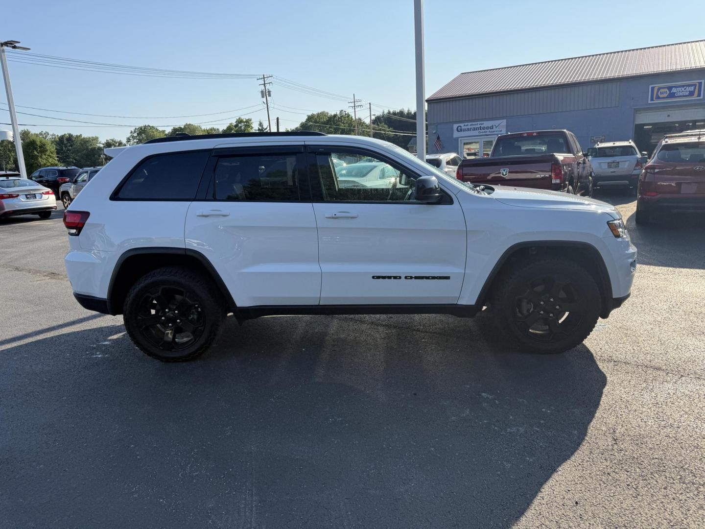 2019 White /Black Jeep Grand Cherokee Upland 4WD (1C4RJFAG7KC) with an 3.6L V6 DOHC 24V engine, 8A transmission, located at 547 E. Main St., Orwell, OH, 44076, (440) 437-5893, 41.535435, -80.847855 - This One Owner 2019 Jeep Grand Cherokee Upland 4WD features a 3.6L Pentastar V6 engine paired with an 8-speed automatic transmission, offering a blend of power and efficiency. It comes equipped with convenience and comfort features such as a power driver's seat, heated front seats, remote start, and - Photo#5