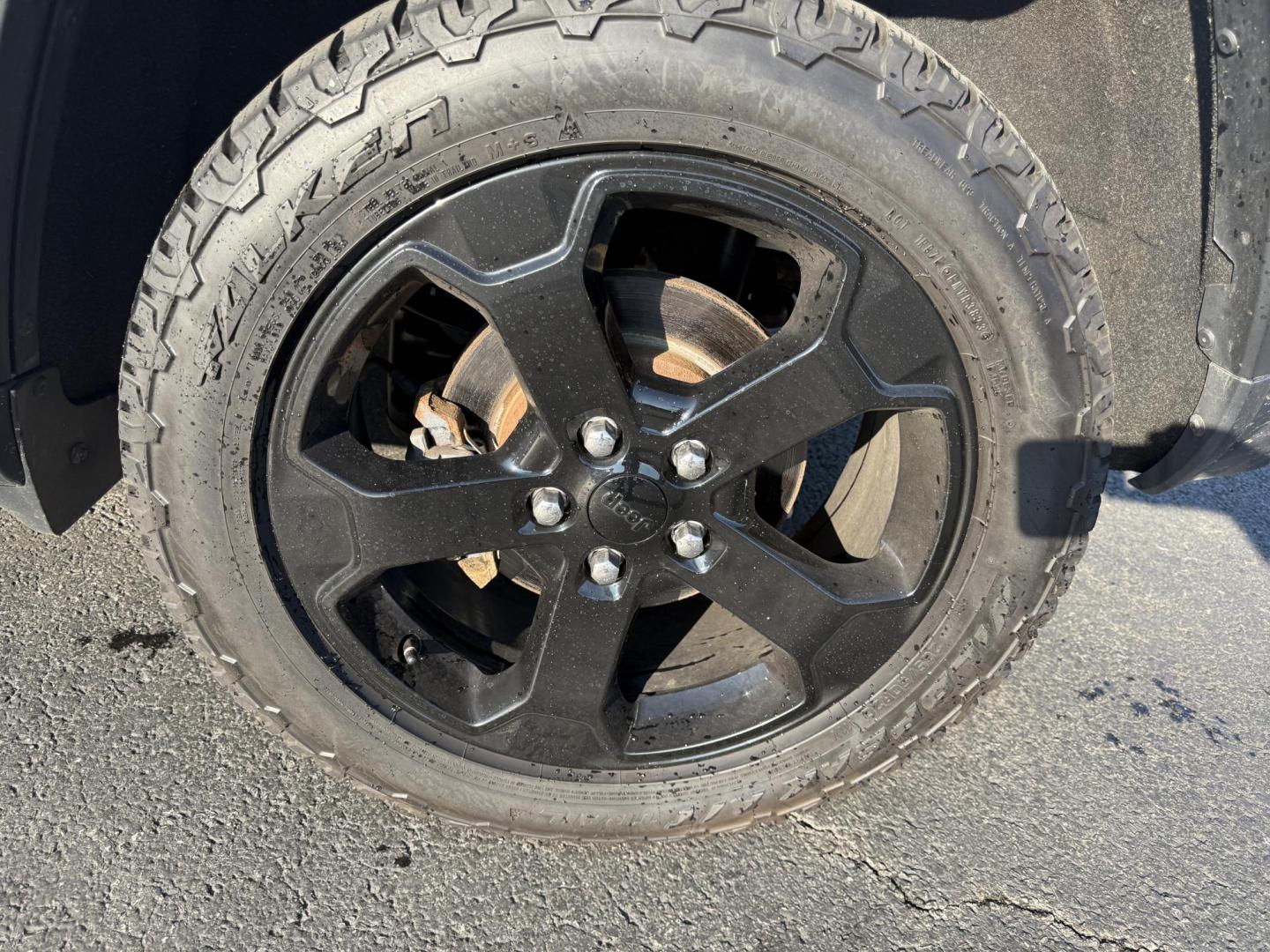 2019 White /Black Jeep Grand Cherokee Upland 4WD (1C4RJFAG7KC) with an 3.6L V6 DOHC 24V engine, 8A transmission, located at 547 E. Main St., Orwell, OH, 44076, (440) 437-5893, 41.535435, -80.847855 - This One Owner 2019 Jeep Grand Cherokee Upland 4WD features a 3.6L Pentastar V6 engine paired with an 8-speed automatic transmission, offering a blend of power and efficiency. It comes equipped with convenience and comfort features such as a power driver's seat, heated front seats, remote start, and - Photo#11