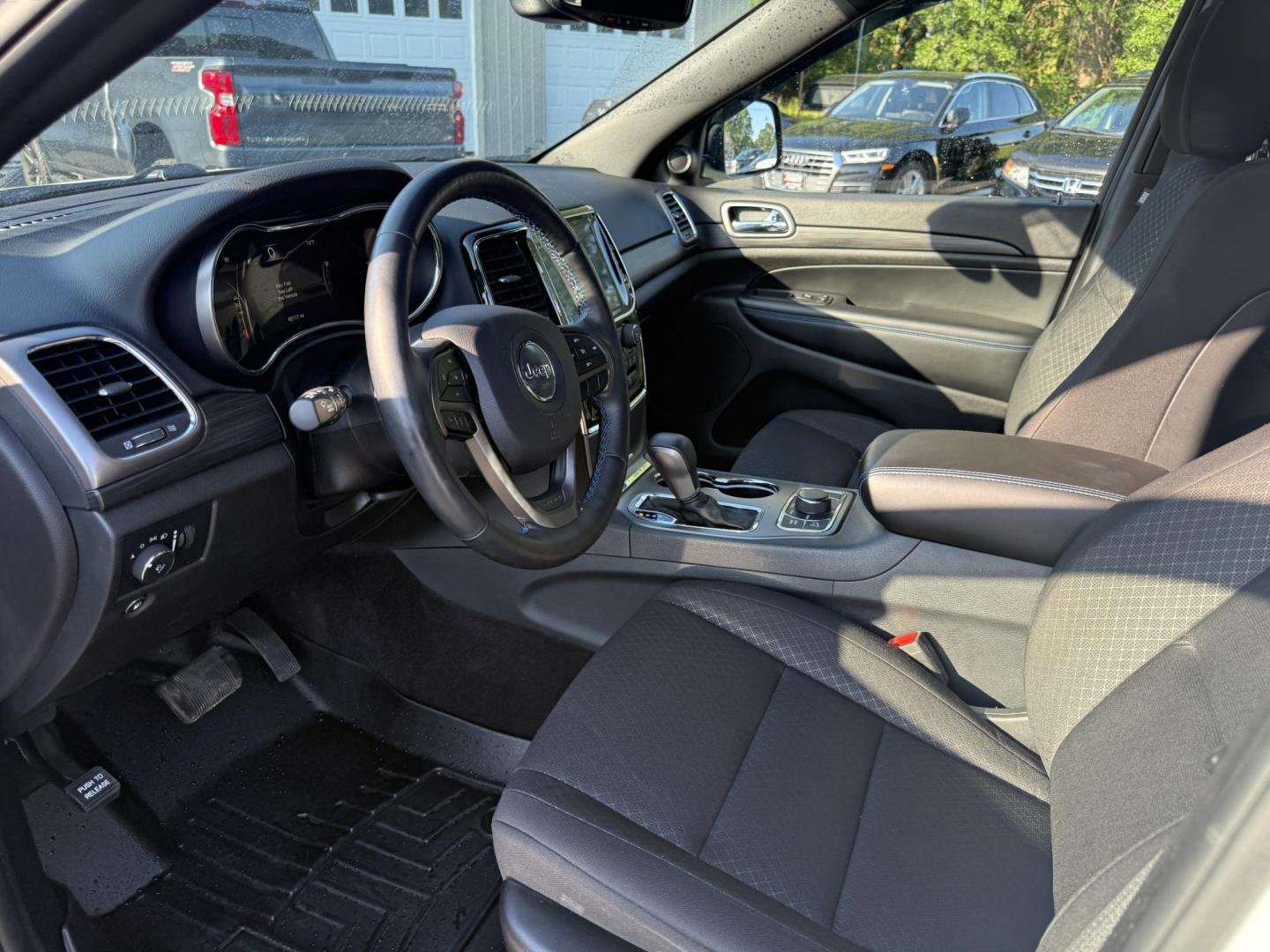 2019 White /Black Jeep Grand Cherokee Upland 4WD (1C4RJFAG7KC) with an 3.6L V6 DOHC 24V engine, 8A transmission, located at 547 E. Main St., Orwell, OH, 44076, (440) 437-5893, 41.535435, -80.847855 - This One Owner 2019 Jeep Grand Cherokee Upland 4WD features a 3.6L Pentastar V6 engine paired with an 8-speed automatic transmission, offering a blend of power and efficiency. It comes equipped with convenience and comfort features such as a power driver's seat, heated front seats, remote start, and - Photo#15