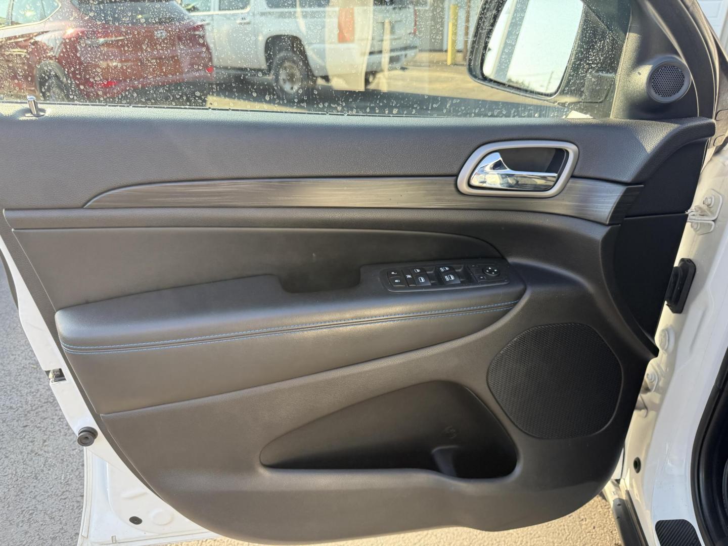 2019 White /Black Jeep Grand Cherokee Upland 4WD (1C4RJFAG7KC) with an 3.6L V6 DOHC 24V engine, 8A transmission, located at 547 E. Main St., Orwell, OH, 44076, (440) 437-5893, 41.535435, -80.847855 - This One Owner 2019 Jeep Grand Cherokee Upland 4WD features a 3.6L Pentastar V6 engine paired with an 8-speed automatic transmission, offering a blend of power and efficiency. It comes equipped with convenience and comfort features such as a power driver's seat, heated front seats, remote start, and - Photo#16