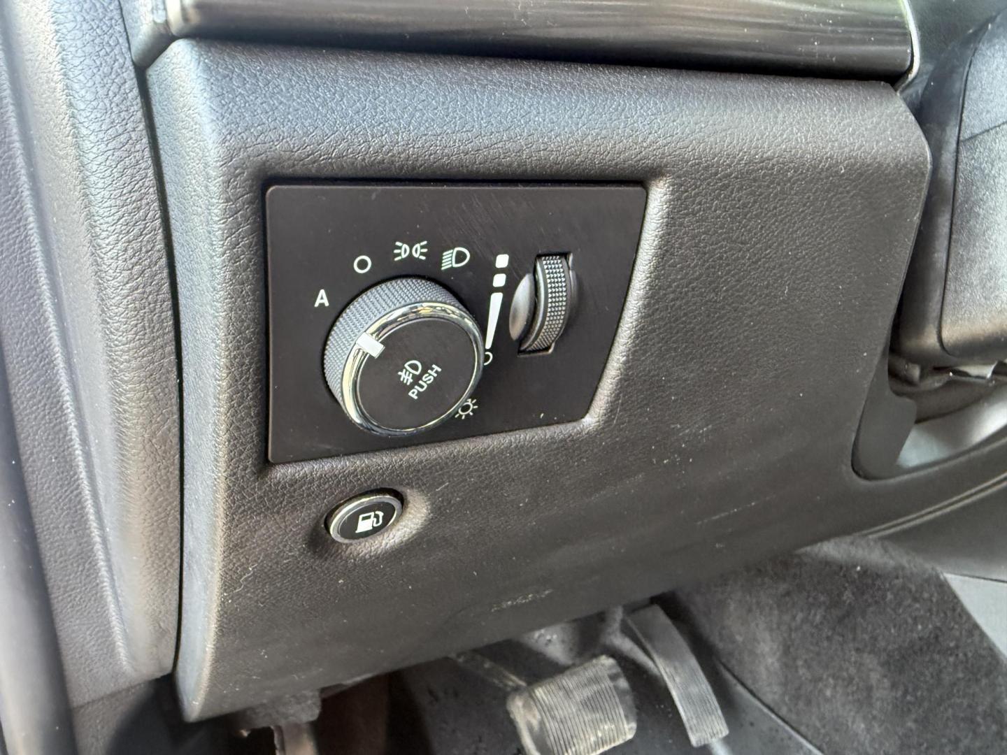 2019 White /Black Jeep Grand Cherokee Upland 4WD (1C4RJFAG7KC) with an 3.6L V6 DOHC 24V engine, 8A transmission, located at 547 E. Main St., Orwell, OH, 44076, (440) 437-5893, 41.535435, -80.847855 - This One Owner 2019 Jeep Grand Cherokee Upland 4WD features a 3.6L Pentastar V6 engine paired with an 8-speed automatic transmission, offering a blend of power and efficiency. It comes equipped with convenience and comfort features such as a power driver's seat, heated front seats, remote start, and - Photo#20