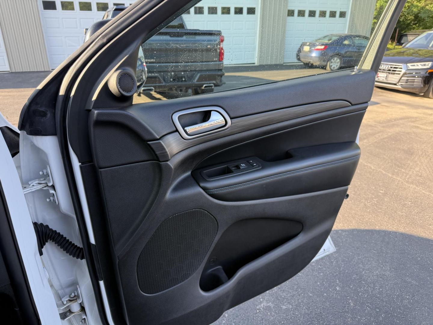 2019 White /Black Jeep Grand Cherokee Upland 4WD (1C4RJFAG7KC) with an 3.6L V6 DOHC 24V engine, 8A transmission, located at 547 E. Main St., Orwell, OH, 44076, (440) 437-5893, 41.535435, -80.847855 - This One Owner 2019 Jeep Grand Cherokee Upland 4WD features a 3.6L Pentastar V6 engine paired with an 8-speed automatic transmission, offering a blend of power and efficiency. It comes equipped with convenience and comfort features such as a power driver's seat, heated front seats, remote start, and - Photo#45