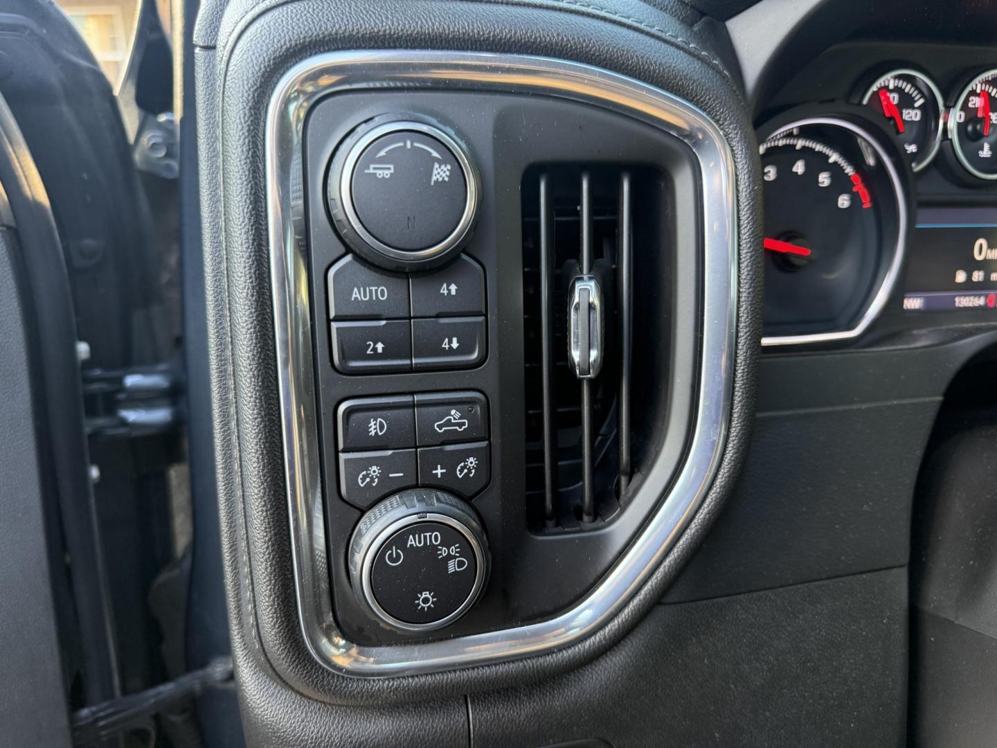 2019 Gray /Black Chevrolet Silverado 1500 LT Trail Boss Crew Cab Short Box 4WD (1GCPYFED6KZ) with an 5.3L V8 OHV 16V engine, 8-Speed Automatic transmission, located at 547 E. Main St., Orwell, OH, 44076, (440) 437-5893, 41.535435, -80.847855 - Photo#26