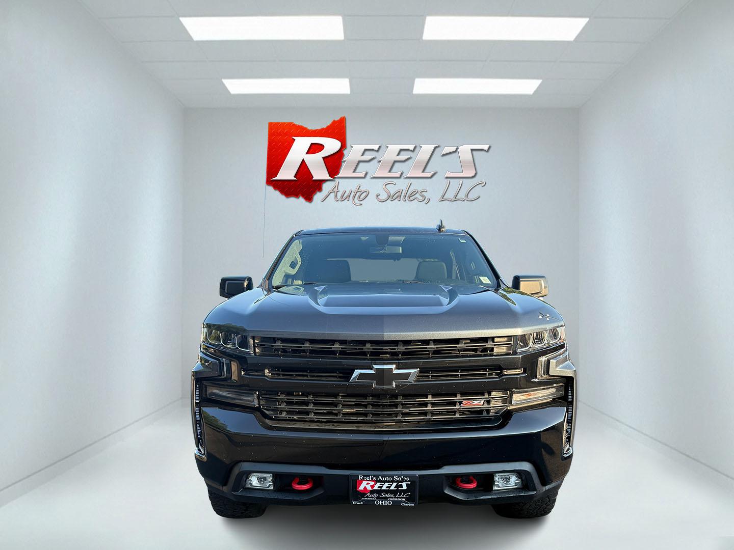 2019 Gray /Black Chevrolet Silverado 1500 LT Trail Boss Crew Cab Short Box 4WD (1GCPYFED6KZ) with an 5.3L V8 OHV 16V engine, 8-Speed Automatic transmission, located at 547 E. Main St., Orwell, OH, 44076, (440) 437-5893, 41.535435, -80.847855 - 2019 Chevrolet Silverado 1500 Trail Boss Crew Cab 4WD – Rugged Authority, Premium Comfort, Legendary Capability Tackle every trail and job with confidence in this 2019 Chevrolet Silverado 1500 Trail Boss Crew Cab 4WD—a truck engineered for those who demand uncompromising power, style, and tec - Photo#1