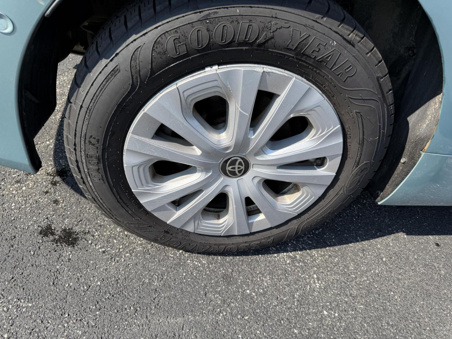 2019 Green /White Toyota Prius LE (JTDKARFU6K3) with an 1.8L I4 DOHC 16V HYBRID engine, Automatic transmission, located at 11115 Chardon Rd. , Chardon, OH, 44024, (440) 214-9705, 41.580246, -81.241943 - This One Owner 2019 Toyota Prius LE offers an impressive 50 MPG combined fuel efficiency and comes well-equipped with features such as full exterior LED lighting, adaptive cruise control, lane keep assist, front and rear parking sensors, forward collision warning, and blind spot monitoring for enhan - Photo#6