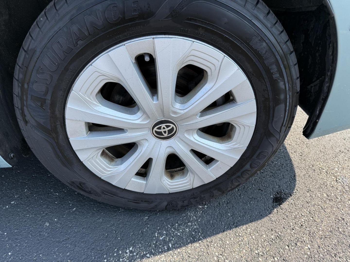 2019 Green /White Toyota Prius LE (JTDKARFU6K3) with an 1.8L I4 DOHC 16V HYBRID engine, Automatic transmission, located at 11115 Chardon Rd. , Chardon, OH, 44024, (440) 214-9705, 41.580246, -81.241943 - This One Owner 2019 Toyota Prius LE offers an impressive 50 MPG combined fuel efficiency and comes well-equipped with features such as full exterior LED lighting, adaptive cruise control, lane keep assist, front and rear parking sensors, forward collision warning, and blind spot monitoring for enhan - Photo#11
