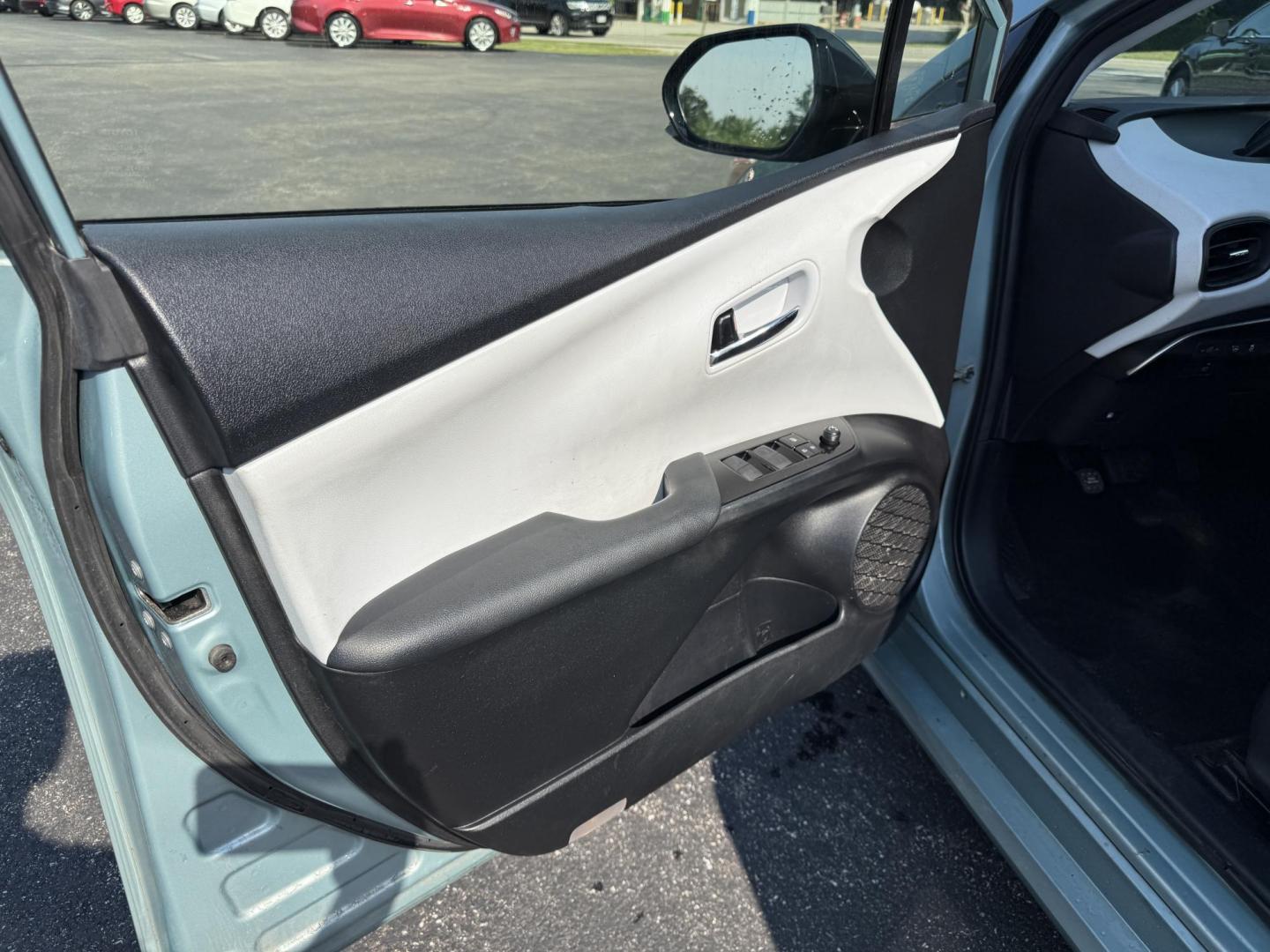 2019 Green /White Toyota Prius LE (JTDKARFU6K3) with an 1.8L I4 DOHC 16V HYBRID engine, Automatic transmission, located at 11115 Chardon Rd. , Chardon, OH, 44024, (440) 214-9705, 41.580246, -81.241943 - This One Owner 2019 Toyota Prius LE offers an impressive 50 MPG combined fuel efficiency and comes well-equipped with features such as full exterior LED lighting, adaptive cruise control, lane keep assist, front and rear parking sensors, forward collision warning, and blind spot monitoring for enhan - Photo#16