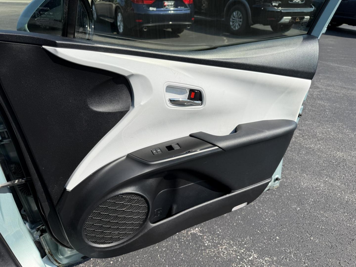 2019 Green /White Toyota Prius LE (JTDKARFU6K3) with an 1.8L I4 DOHC 16V HYBRID engine, Automatic transmission, located at 11115 Chardon Rd. , Chardon, OH, 44024, (440) 214-9705, 41.580246, -81.241943 - This One Owner 2019 Toyota Prius LE offers an impressive 50 MPG combined fuel efficiency and comes well-equipped with features such as full exterior LED lighting, adaptive cruise control, lane keep assist, front and rear parking sensors, forward collision warning, and blind spot monitoring for enhan - Photo#37
