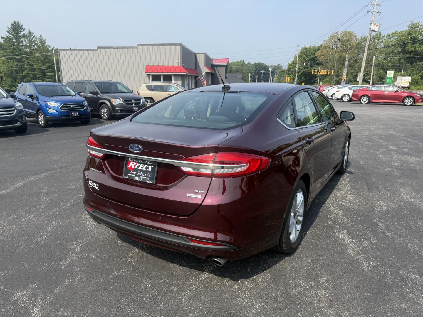 2018 Burgundy /Black Ford Fusion SE (3FA6P0HD7JR) with an 1.5L I4 DOHC 16V Turbo engine, 6A transmission, located at 11115 Chardon Rd. , Chardon, OH, 44024, (440) 214-9705, 41.580246, -81.241943 - This One Owner 2018 Ford Fusion SE FWD is powered by a 1.5L turbocharged EcoBoost I4 engine paired with a 6-speed automatic transmission, delivering up to 34 MPG on the highway. It features an 8.0-inch center touchscreen with Apple CarPlay and Android Auto, dual zone automatic climate control, power - Photo#7