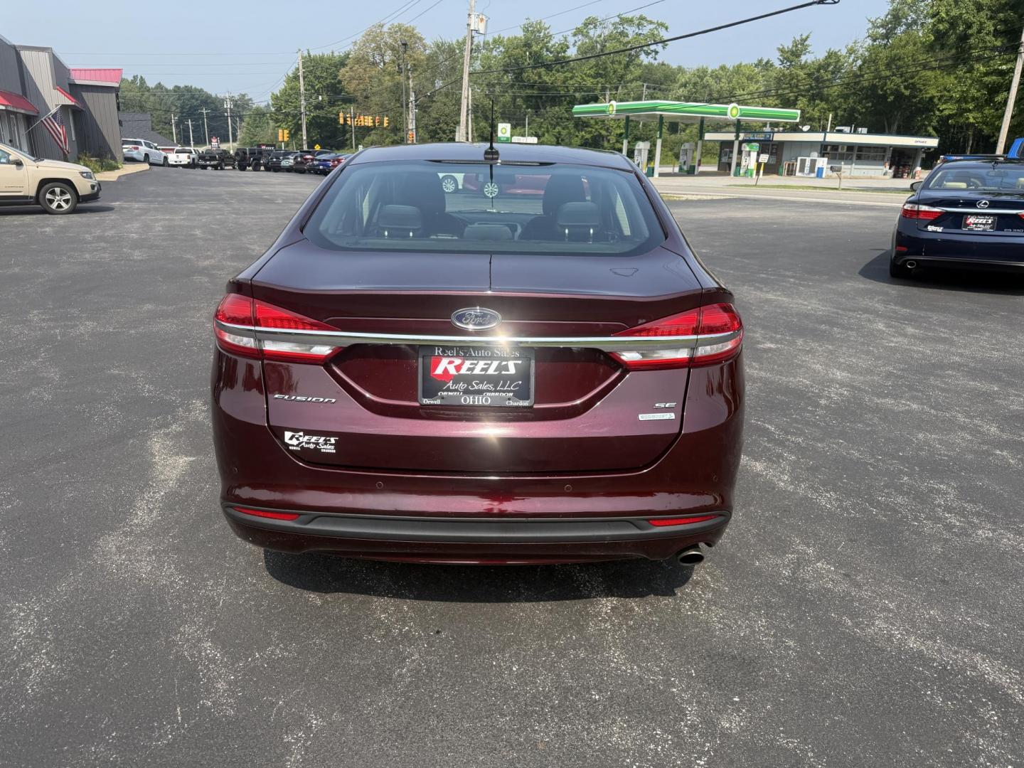 2018 Burgundy /Black Ford Fusion SE (3FA6P0HD7JR) with an 1.5L I4 DOHC 16V Turbo engine, 6A transmission, located at 11115 Chardon Rd. , Chardon, OH, 44024, (440) 214-9705, 41.580246, -81.241943 - This One Owner 2018 Ford Fusion SE FWD is powered by a 1.5L turbocharged EcoBoost I4 engine paired with a 6-speed automatic transmission, delivering up to 34 MPG on the highway. It features an 8.0-inch center touchscreen with Apple CarPlay and Android Auto, dual zone automatic climate control, power - Photo#8