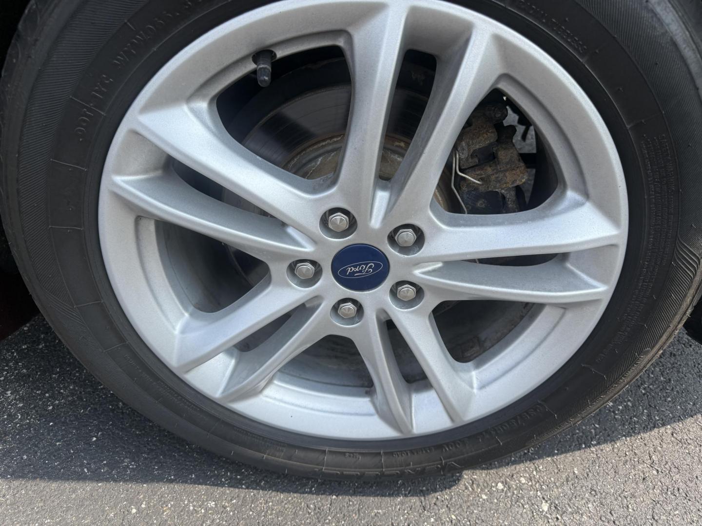 2018 Burgundy /Black Ford Fusion SE (3FA6P0HD7JR) with an 1.5L I4 DOHC 16V Turbo engine, 6A transmission, located at 11115 Chardon Rd. , Chardon, OH, 44024, (440) 214-9705, 41.580246, -81.241943 - This One Owner 2018 Ford Fusion SE FWD is powered by a 1.5L turbocharged EcoBoost I4 engine paired with a 6-speed automatic transmission, delivering up to 34 MPG on the highway. It features an 8.0-inch center touchscreen with Apple CarPlay and Android Auto, dual zone automatic climate control, power - Photo#11