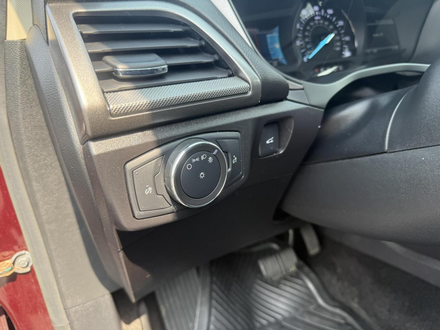 2018 Burgundy /Black Ford Fusion SE (3FA6P0HD7JR) with an 1.5L I4 DOHC 16V Turbo engine, 6A transmission, located at 11115 Chardon Rd. , Chardon, OH, 44024, (440) 214-9705, 41.580246, -81.241943 - This One Owner 2018 Ford Fusion SE FWD is powered by a 1.5L turbocharged EcoBoost I4 engine paired with a 6-speed automatic transmission, delivering up to 34 MPG on the highway. It features an 8.0-inch center touchscreen with Apple CarPlay and Android Auto, dual zone automatic climate control, power - Photo#22