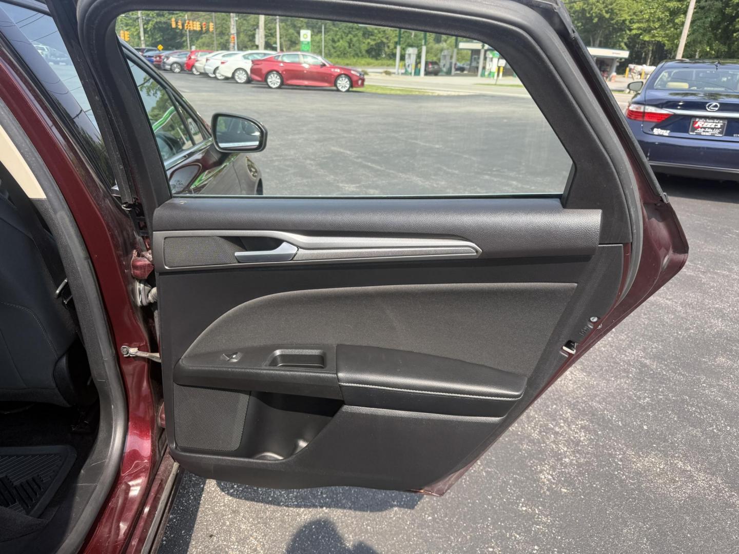 2018 Burgundy /Black Ford Fusion SE (3FA6P0HD7JR) with an 1.5L I4 DOHC 16V Turbo engine, 6A transmission, located at 11115 Chardon Rd. , Chardon, OH, 44024, (440) 214-9705, 41.580246, -81.241943 - This One Owner 2018 Ford Fusion SE FWD is powered by a 1.5L turbocharged EcoBoost I4 engine paired with a 6-speed automatic transmission, delivering up to 34 MPG on the highway. It features an 8.0-inch center touchscreen with Apple CarPlay and Android Auto, dual zone automatic climate control, power - Photo#39