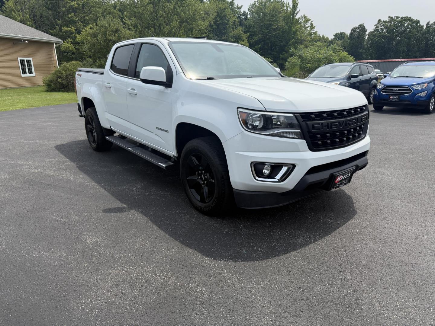2016 White /Black Chevrolet Colorado LT Crew Cab 4WD Short Box (1GCGTCE36G1) with an 3.6L V6 DOHC 24V GAS engine, 6A transmission, located at 11115 Chardon Rd. , Chardon, OH, 44024, (440) 214-9705, 41.580246, -81.241943 - Photo#2