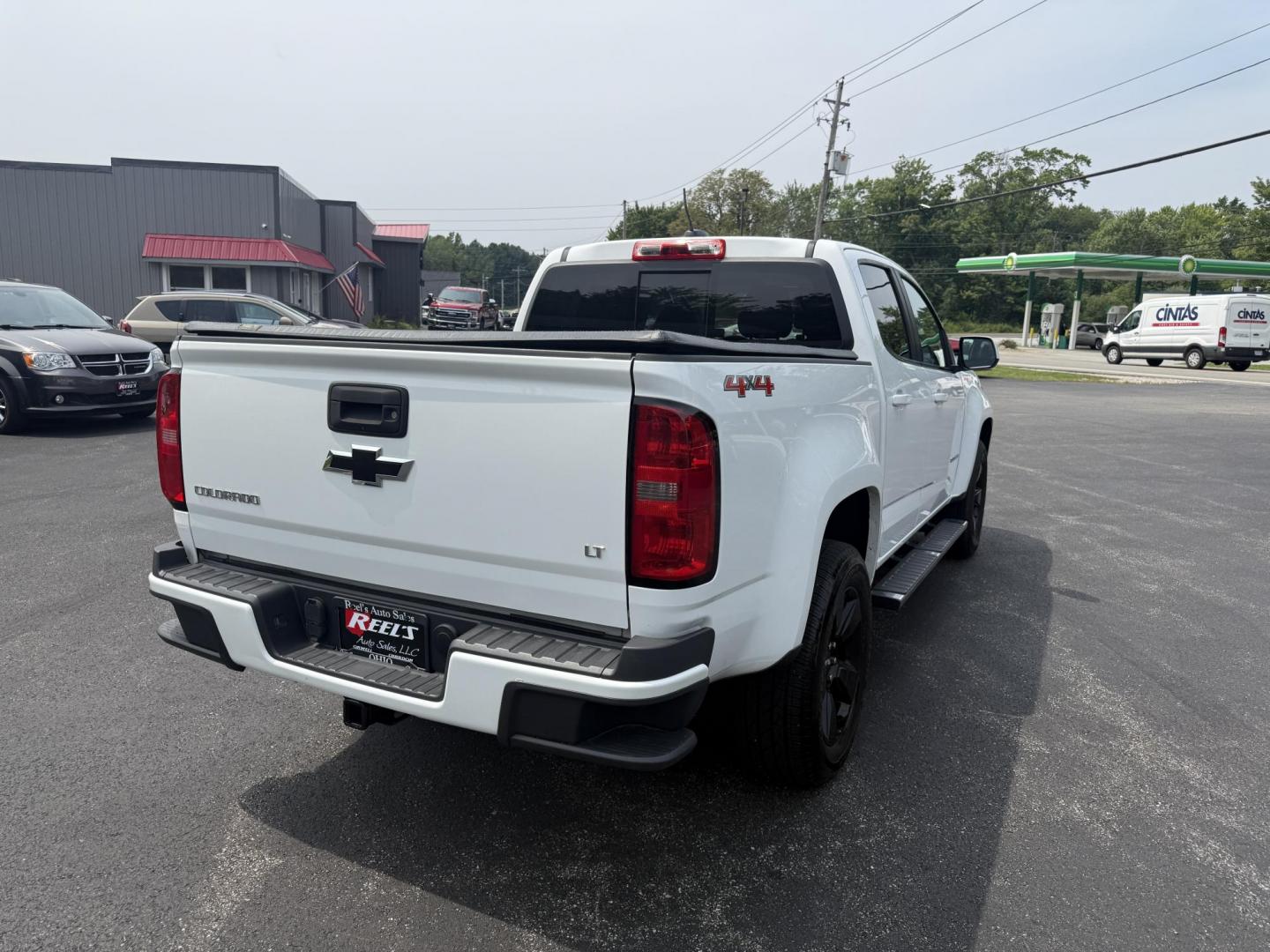 2016 White /Black Chevrolet Colorado LT Crew Cab 4WD Short Box (1GCGTCE36G1) with an 3.6L V6 DOHC 24V GAS engine, 6A transmission, located at 11115 Chardon Rd. , Chardon, OH, 44024, (440) 214-9705, 41.580246, -81.241943 - Photo#7