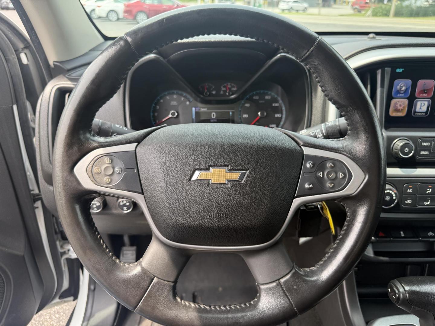 2016 White /Black Chevrolet Colorado LT Crew Cab 4WD Short Box (1GCGTCE36G1) with an 3.6L V6 DOHC 24V GAS engine, 6A transmission, located at 11115 Chardon Rd. , Chardon, OH, 44024, (440) 214-9705, 41.580246, -81.241943 - Photo#26