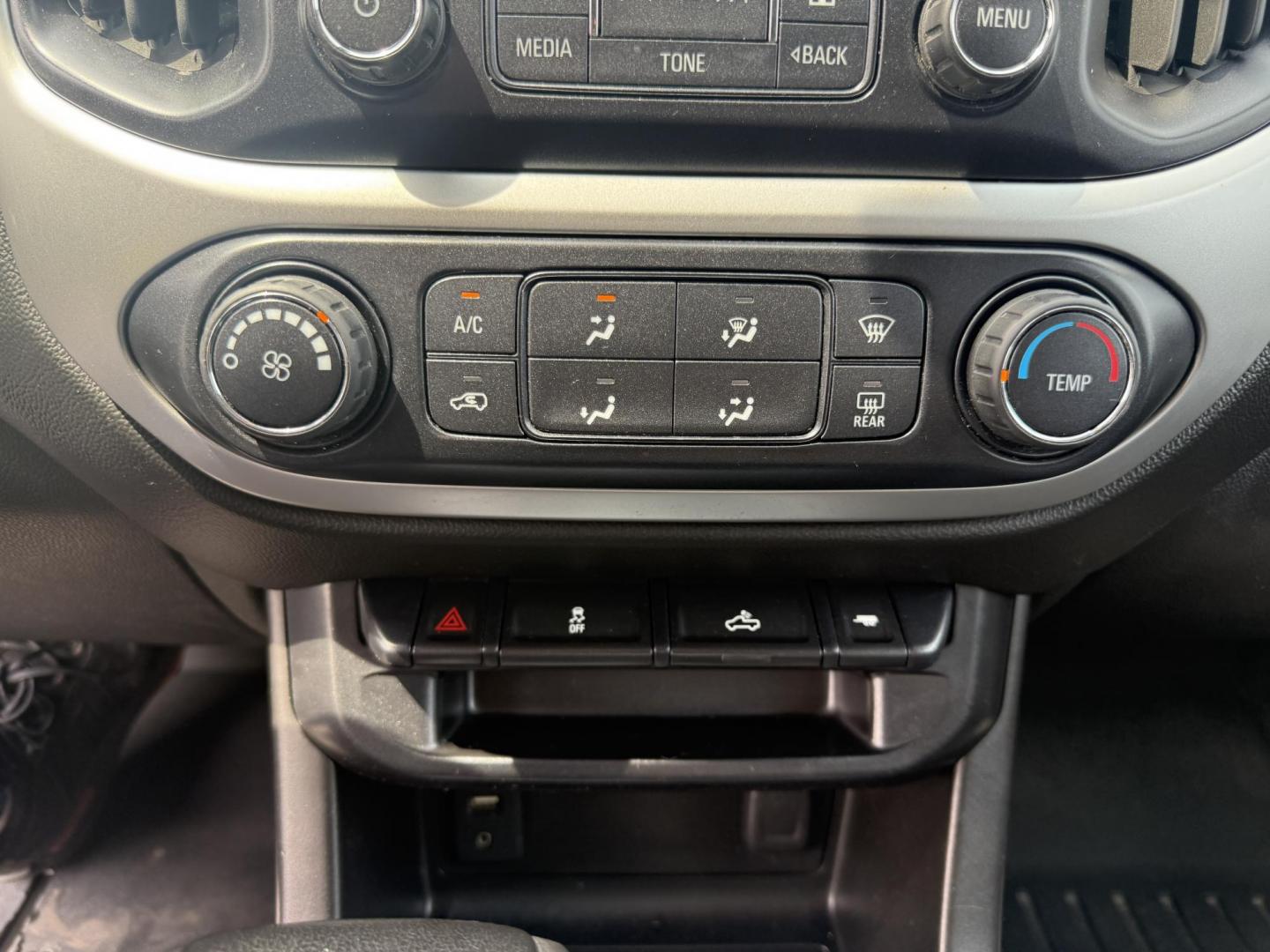 2016 White /Black Chevrolet Colorado LT Crew Cab 4WD Short Box (1GCGTCE36G1) with an 3.6L V6 DOHC 24V GAS engine, 6A transmission, located at 11115 Chardon Rd. , Chardon, OH, 44024, (440) 214-9705, 41.580246, -81.241943 - Photo#29