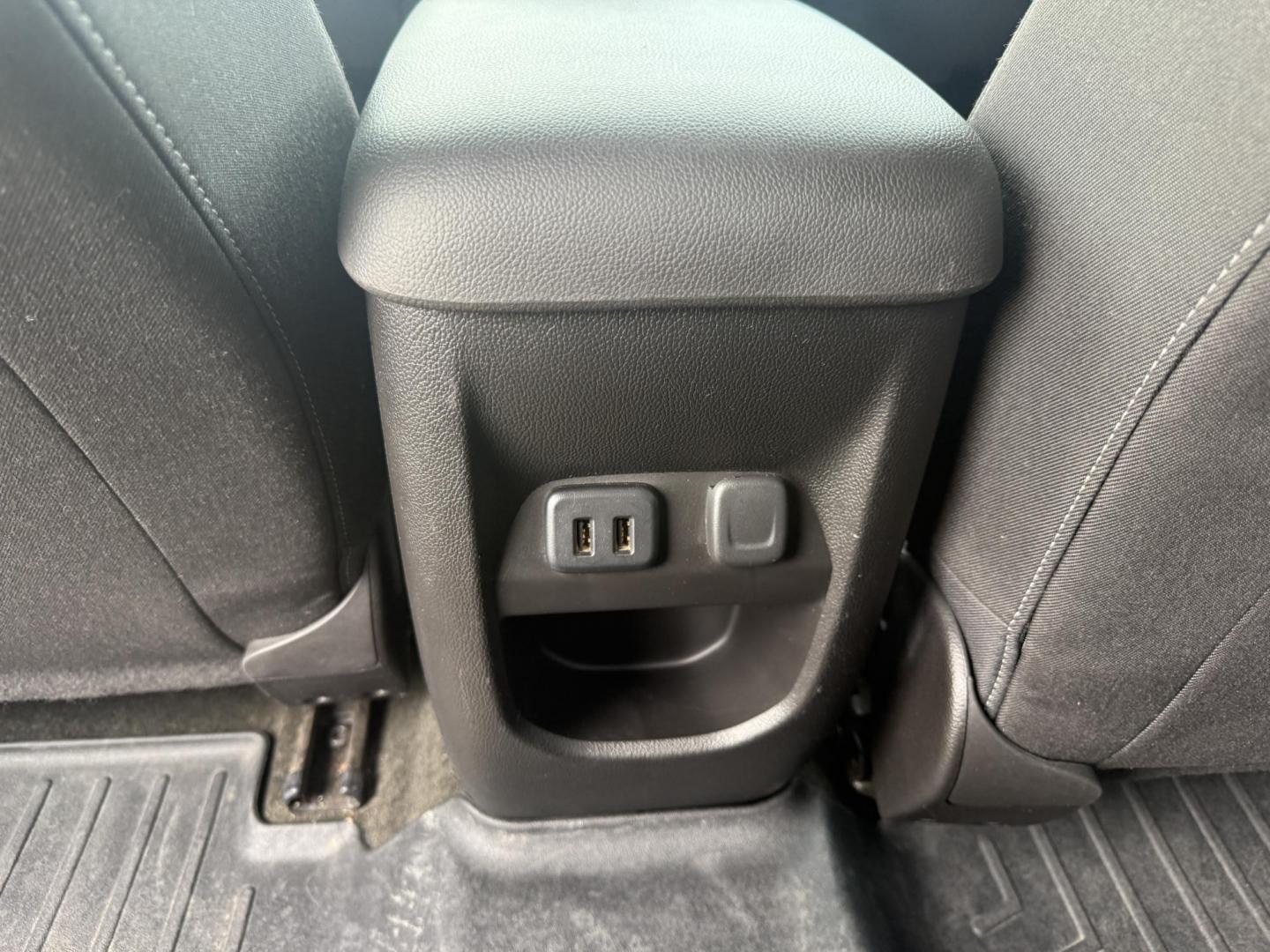 2016 White /Black Chevrolet Colorado LT Crew Cab 4WD Short Box (1GCGTCE36G1) with an 3.6L V6 DOHC 24V GAS engine, 6A transmission, located at 11115 Chardon Rd. , Chardon, OH, 44024, (440) 214-9705, 41.580246, -81.241943 - Photo#34