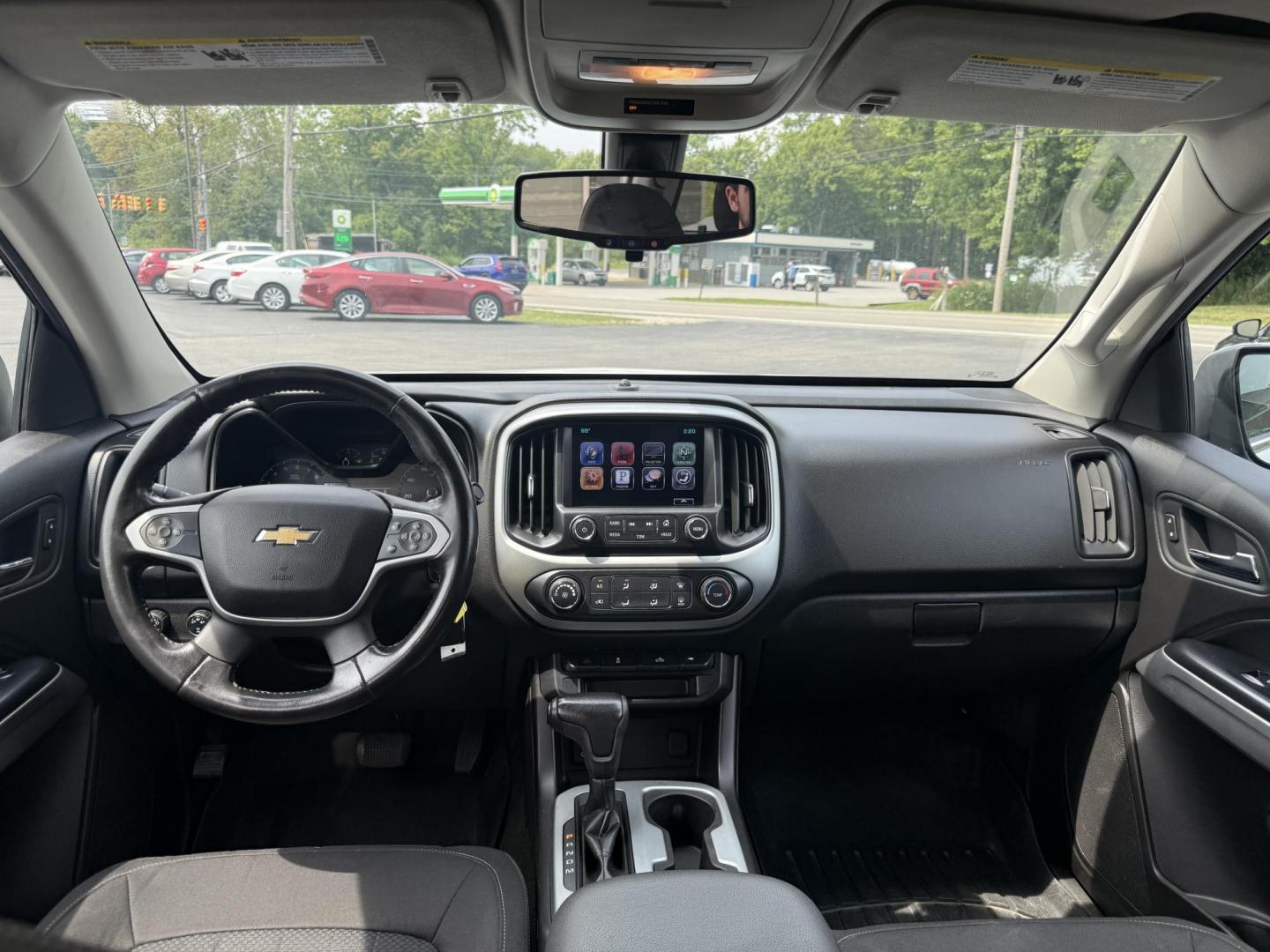 2016 White /Black Chevrolet Colorado LT Crew Cab 4WD Short Box (1GCGTCE36G1) with an 3.6L V6 DOHC 24V GAS engine, 6A transmission, located at 11115 Chardon Rd. , Chardon, OH, 44024, (440) 214-9705, 41.580246, -81.241943 - Photo#35