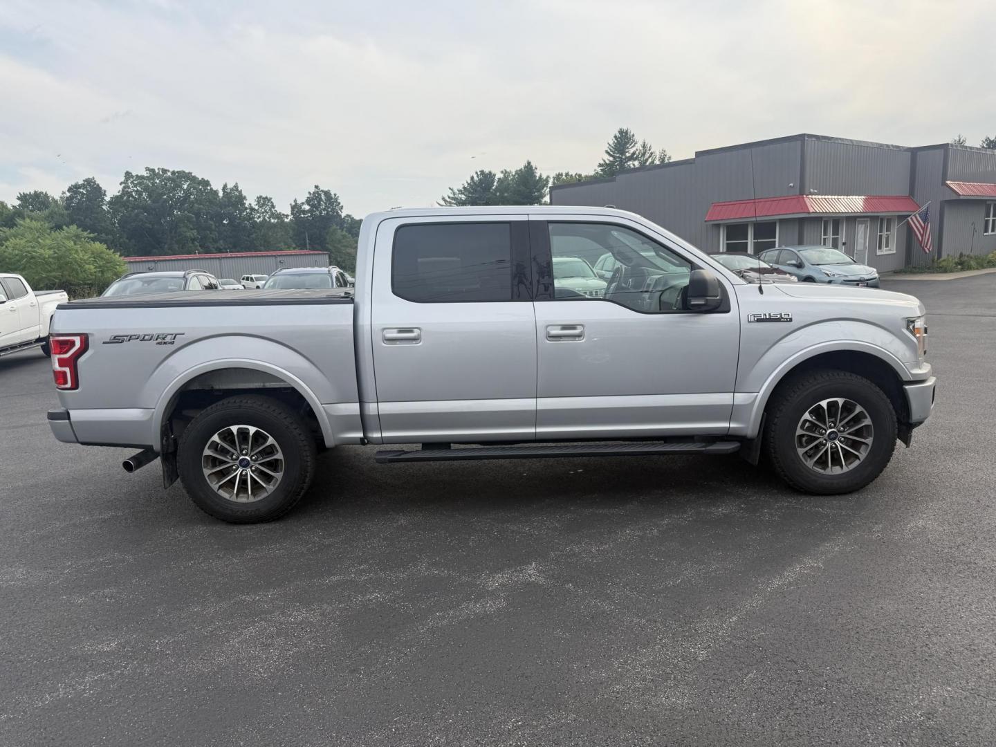 2018 Silver /Black Ford F-150 XLT SuperCrew 5.5-ft. Bed 4WD (1FTEW1EP0JK) with an 2.7L V6 DOHC 24V TWIN TURBO engine, 10 Speed Auto transmission, located at 547 E. Main St., Orwell, OH, 44076, (440) 437-5893, 41.535435, -80.847855 - This One Owner 2018 Ford F-150 is from Florida and it really shows underneath. Powered by Ford's incredible 2.7 Twin Turbo EcoBoost V6 engine and a 10 speed automatic transmission this truck will tow up to 7,600 pounds while achieving a respectable fuel economy of 24 MPG highway. On the inside you g - Photo#5