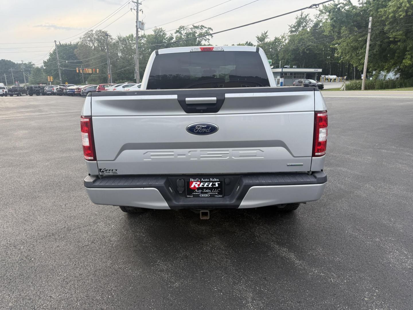 2018 Silver /Black Ford F-150 XLT SuperCrew 5.5-ft. Bed 4WD (1FTEW1EP0JK) with an 2.7L V6 DOHC 24V TWIN TURBO engine, 10 Speed Auto transmission, located at 547 E. Main St., Orwell, OH, 44076, (440) 437-5893, 41.535435, -80.847855 - This One Owner 2018 Ford F-150 is from Florida and it really shows underneath. Powered by Ford's incredible 2.7 Twin Turbo EcoBoost V6 engine and a 10 speed automatic transmission this truck will tow up to 7,600 pounds while achieving a respectable fuel economy of 24 MPG highway. On the inside you g - Photo#8