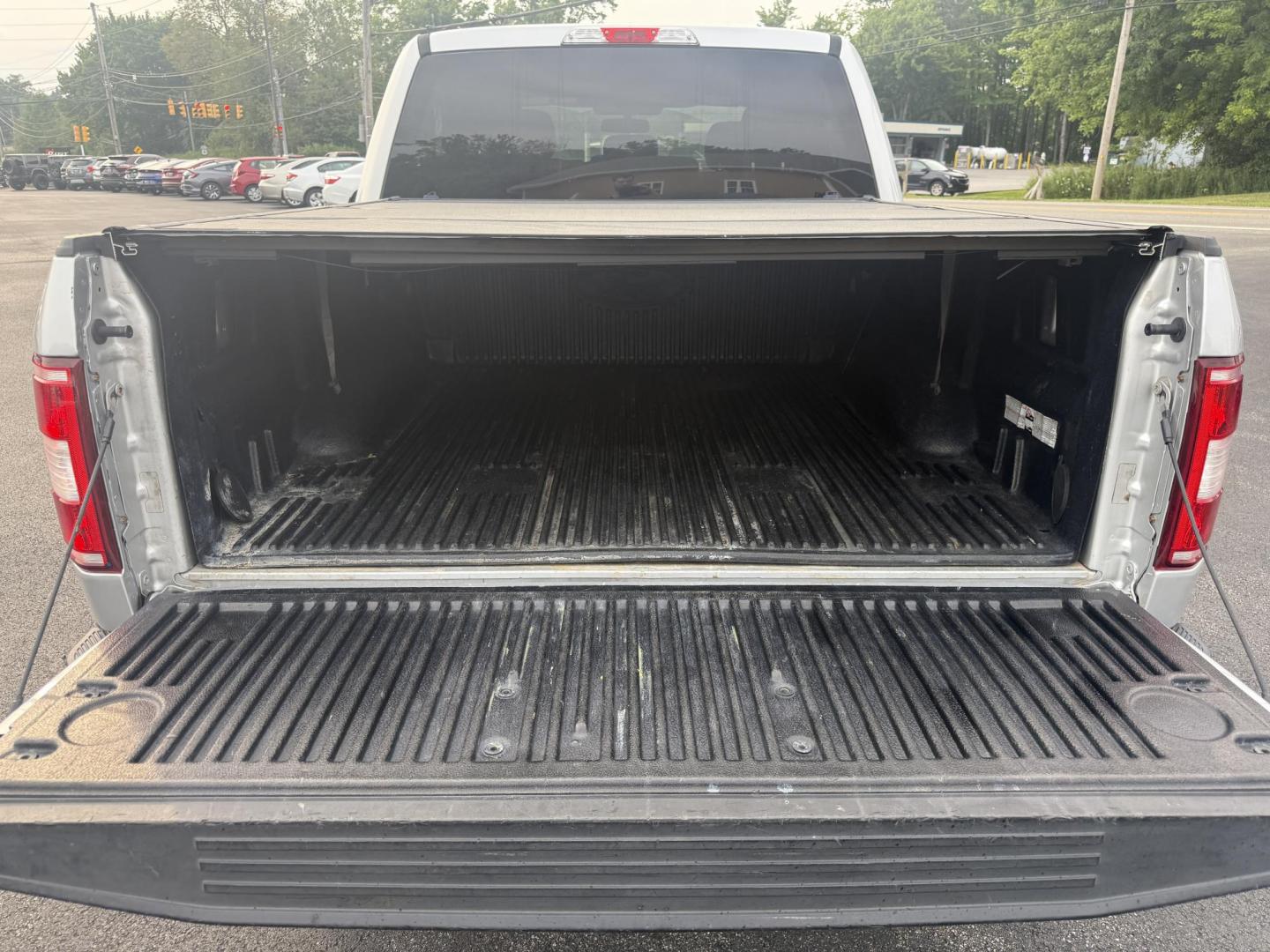 2018 Silver /Black Ford F-150 XLT SuperCrew 5.5-ft. Bed 4WD (1FTEW1EP0JK) with an 2.7L V6 DOHC 24V TWIN TURBO engine, 10 Speed Auto transmission, located at 547 E. Main St., Orwell, OH, 44076, (440) 437-5893, 41.535435, -80.847855 - This One Owner 2018 Ford F-150 is from Florida and it really shows underneath. Powered by Ford's incredible 2.7 Twin Turbo EcoBoost V6 engine and a 10 speed automatic transmission this truck will tow up to 7,600 pounds while achieving a respectable fuel economy of 24 MPG highway. On the inside you g - Photo#9