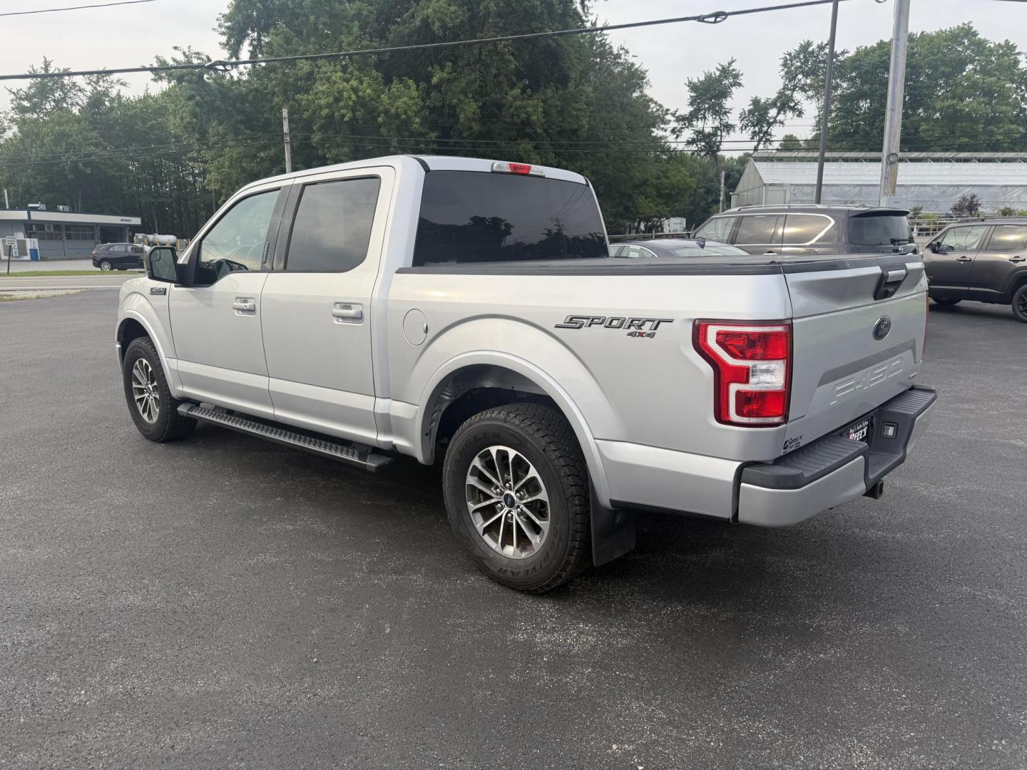 2018 Silver /Black Ford F-150 XLT SuperCrew 5.5-ft. Bed 4WD (1FTEW1EP0JK) with an 2.7L V6 DOHC 24V TWIN TURBO engine, 10 Speed Auto transmission, located at 547 E. Main St., Orwell, OH, 44076, (440) 437-5893, 41.535435, -80.847855 - This One Owner 2018 Ford F-150 is from Florida and it really shows underneath. Powered by Ford's incredible 2.7 Twin Turbo EcoBoost V6 engine and a 10 speed automatic transmission this truck will tow up to 7,600 pounds while achieving a respectable fuel economy of 24 MPG highway. On the inside you g - Photo#11