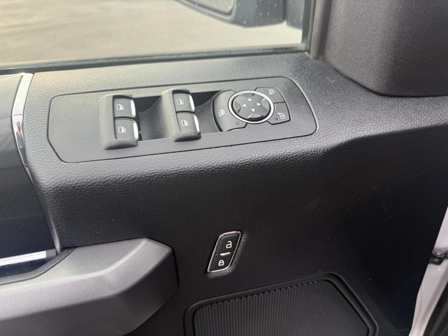 2018 Silver /Black Ford F-150 XLT SuperCrew 5.5-ft. Bed 4WD (1FTEW1EP0JK) with an 2.7L V6 DOHC 24V TWIN TURBO engine, 10 Speed Auto transmission, located at 547 E. Main St., Orwell, OH, 44076, (440) 437-5893, 41.535435, -80.847855 - This One Owner 2018 Ford F-150 is from Florida and it really shows underneath. Powered by Ford's incredible 2.7 Twin Turbo EcoBoost V6 engine and a 10 speed automatic transmission this truck will tow up to 7,600 pounds while achieving a respectable fuel economy of 24 MPG highway. On the inside you g - Photo#19
