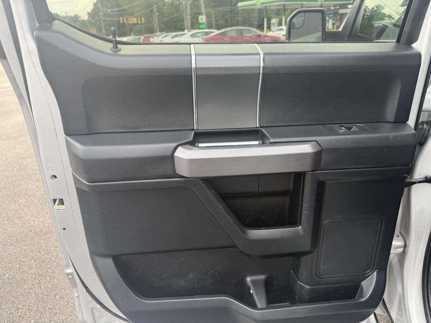 2018 Silver /Black Ford F-150 XLT SuperCrew 5.5-ft. Bed 4WD (1FTEW1EP0JK) with an 2.7L V6 DOHC 24V TWIN TURBO engine, 10 Speed Auto transmission, located at 547 E. Main St., Orwell, OH, 44076, (440) 437-5893, 41.535435, -80.847855 - This One Owner 2018 Ford F-150 is from Florida and it really shows underneath. Powered by Ford's incredible 2.7 Twin Turbo EcoBoost V6 engine and a 10 speed automatic transmission this truck will tow up to 7,600 pounds while achieving a respectable fuel economy of 24 MPG highway. On the inside you g - Photo#32