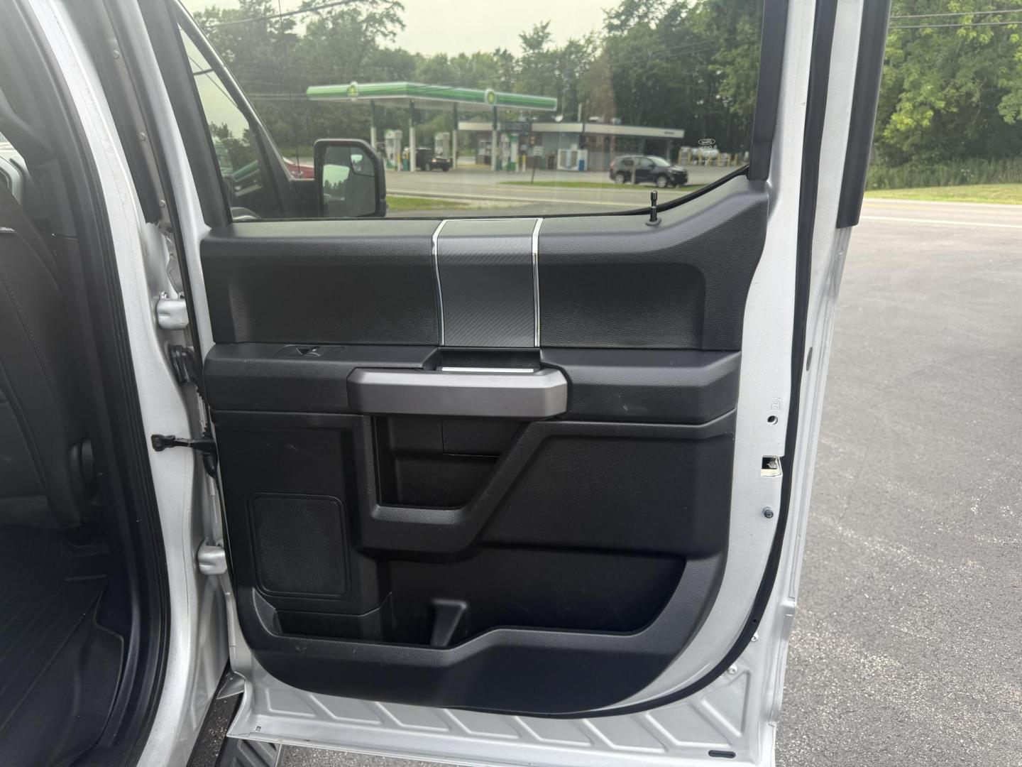 2018 Silver /Black Ford F-150 XLT SuperCrew 5.5-ft. Bed 4WD (1FTEW1EP0JK) with an 2.7L V6 DOHC 24V TWIN TURBO engine, 10 Speed Auto transmission, located at 547 E. Main St., Orwell, OH, 44076, (440) 437-5893, 41.535435, -80.847855 - This One Owner 2018 Ford F-150 is from Florida and it really shows underneath. Powered by Ford's incredible 2.7 Twin Turbo EcoBoost V6 engine and a 10 speed automatic transmission this truck will tow up to 7,600 pounds while achieving a respectable fuel economy of 24 MPG highway. On the inside you g - Photo#36